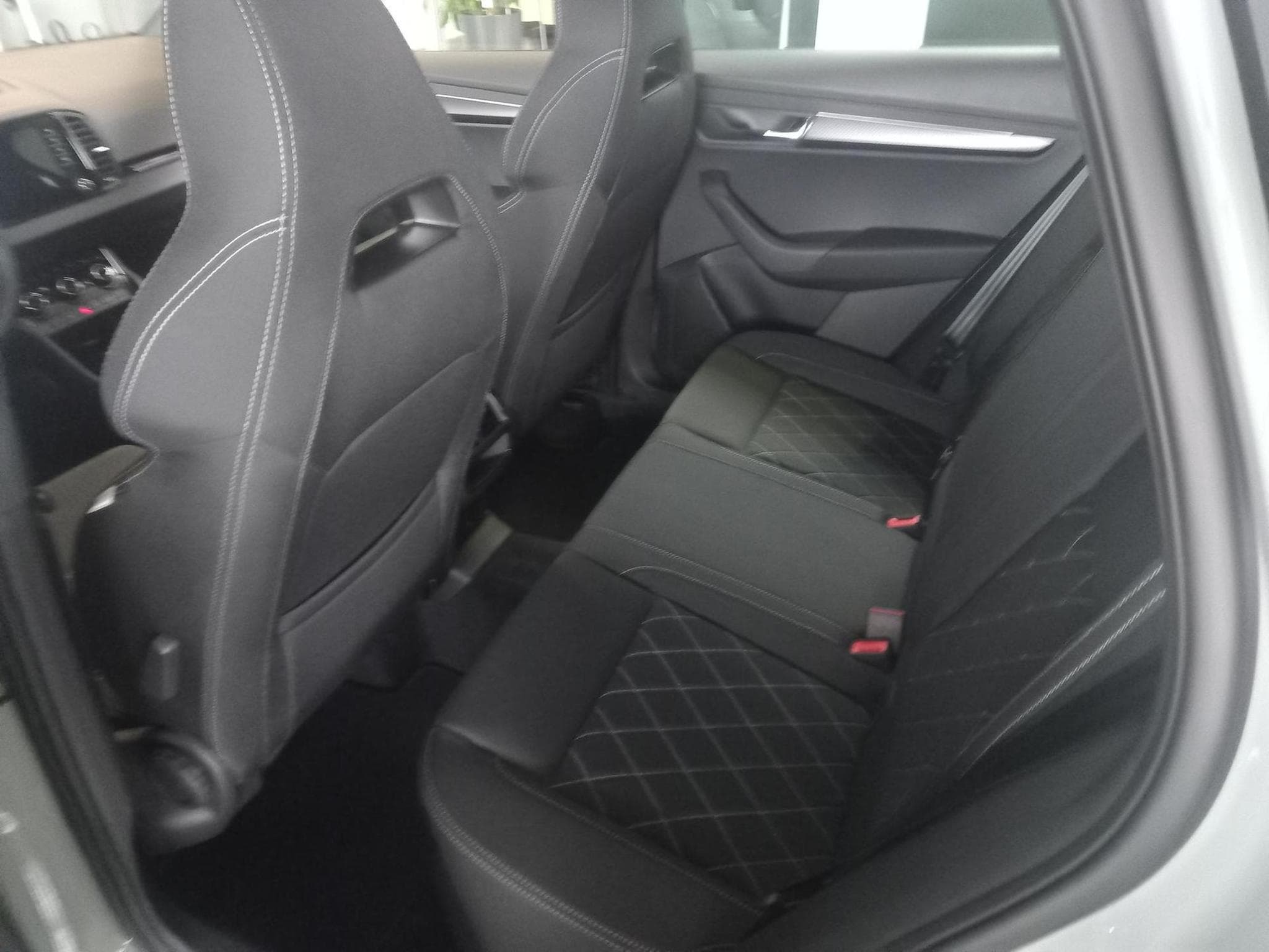 Skoda Karoq Sportline 1.5 TSI (2026) - Photo 3