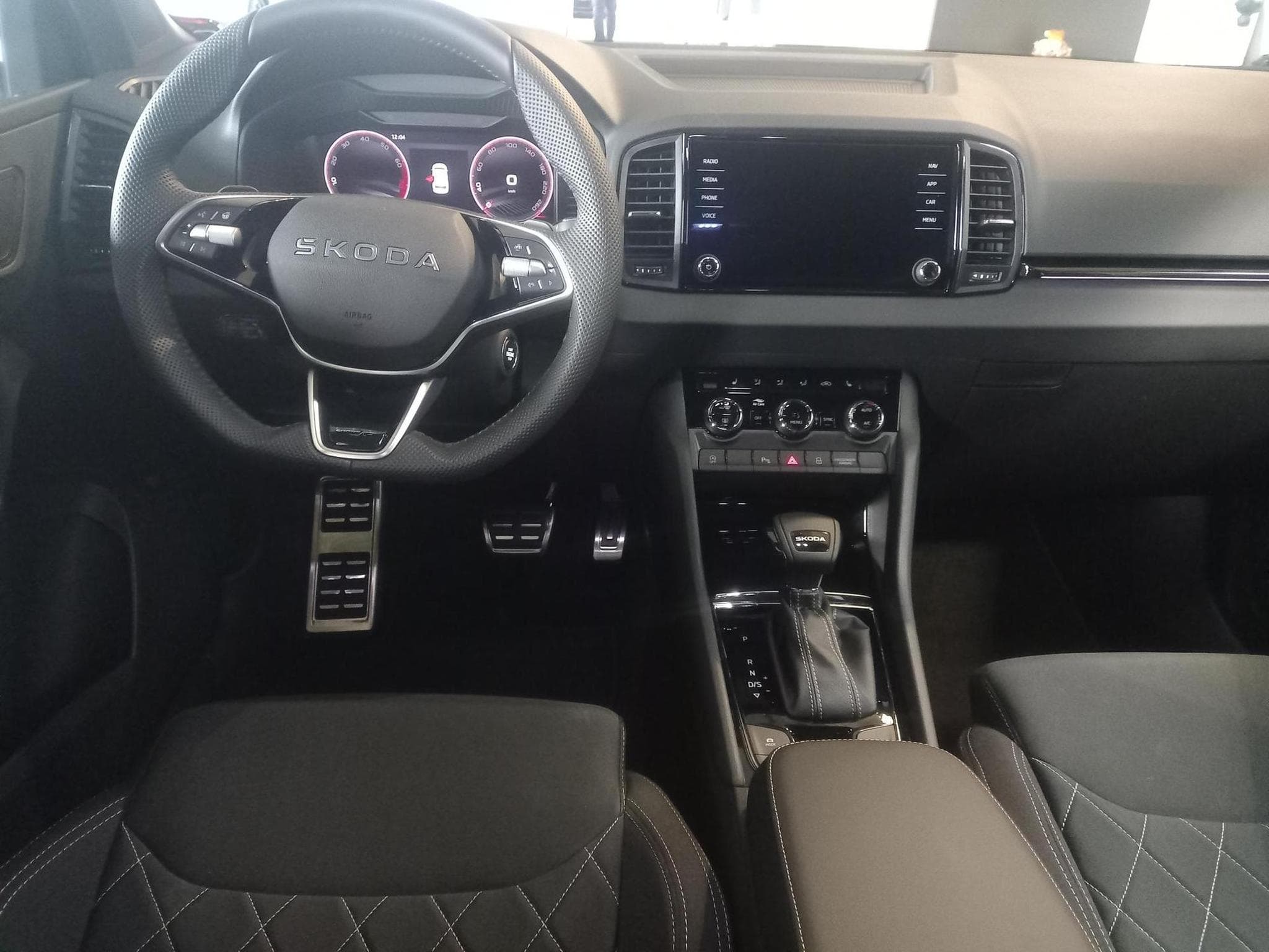Skoda Karoq Sportline 1.5 TSI (2026) - Photo 4