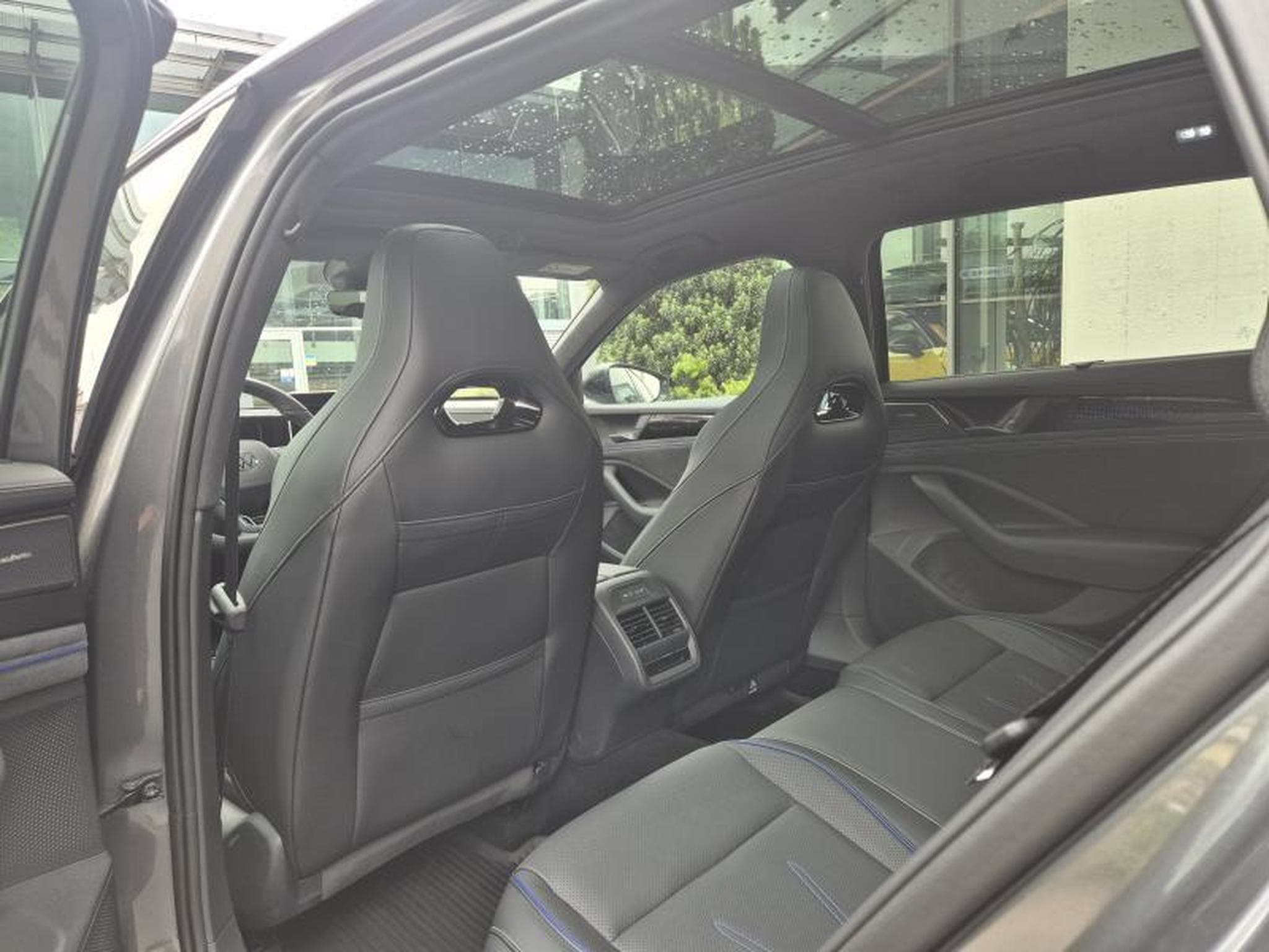 VW Passat R-Line (2026) - Photo 14