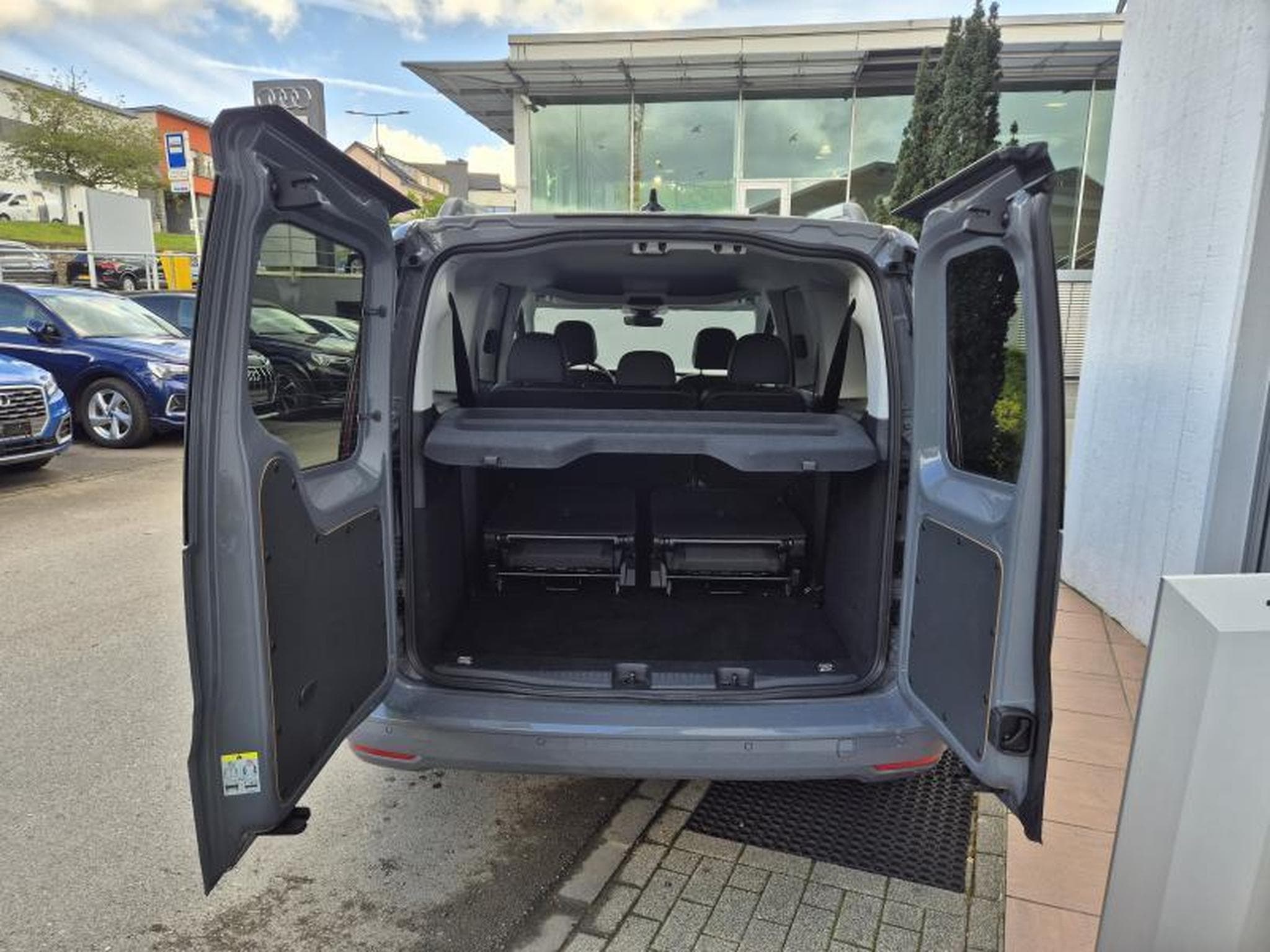 VW Caddy V Style Maxi (2025) - Photo 13
