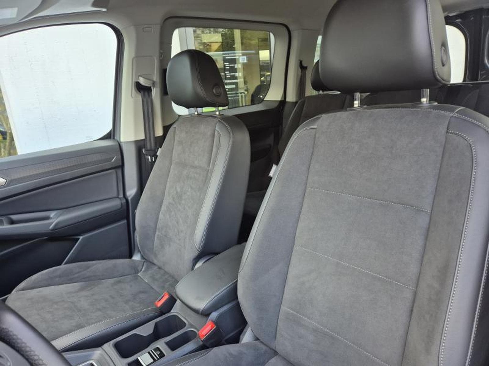 VW Caddy V Style Maxi (2025) - Photo 9