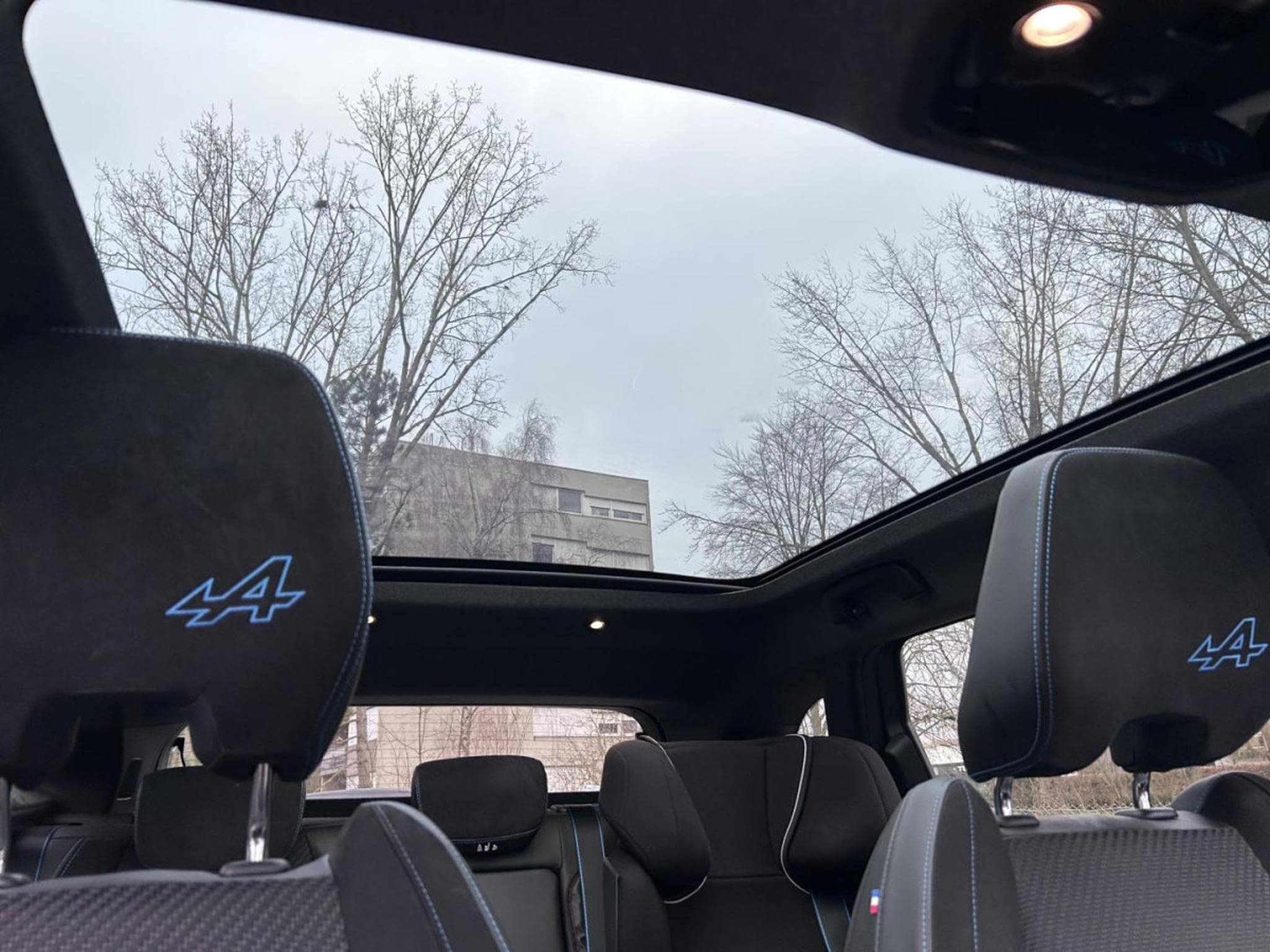 Renault Austral 1.2 E-Tech HEV Iconic Esprit Alpine 4Control (2023) - Photo 8
