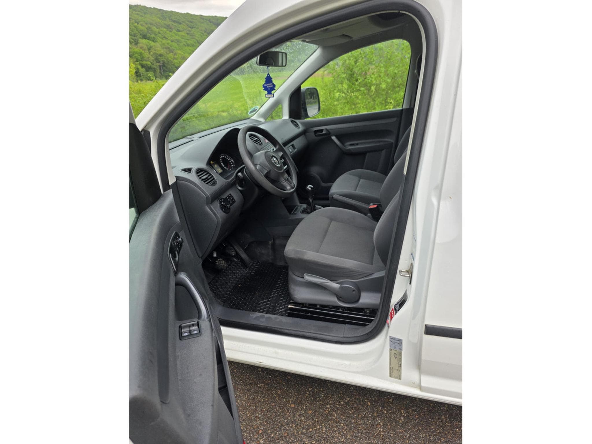 VW Caddy 1.6 TDI (2017) - Photo 6