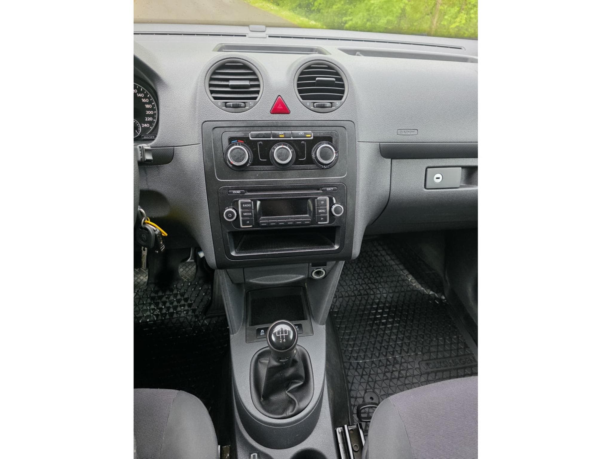 VW Caddy 1.6 TDI (2017) - Photo 7