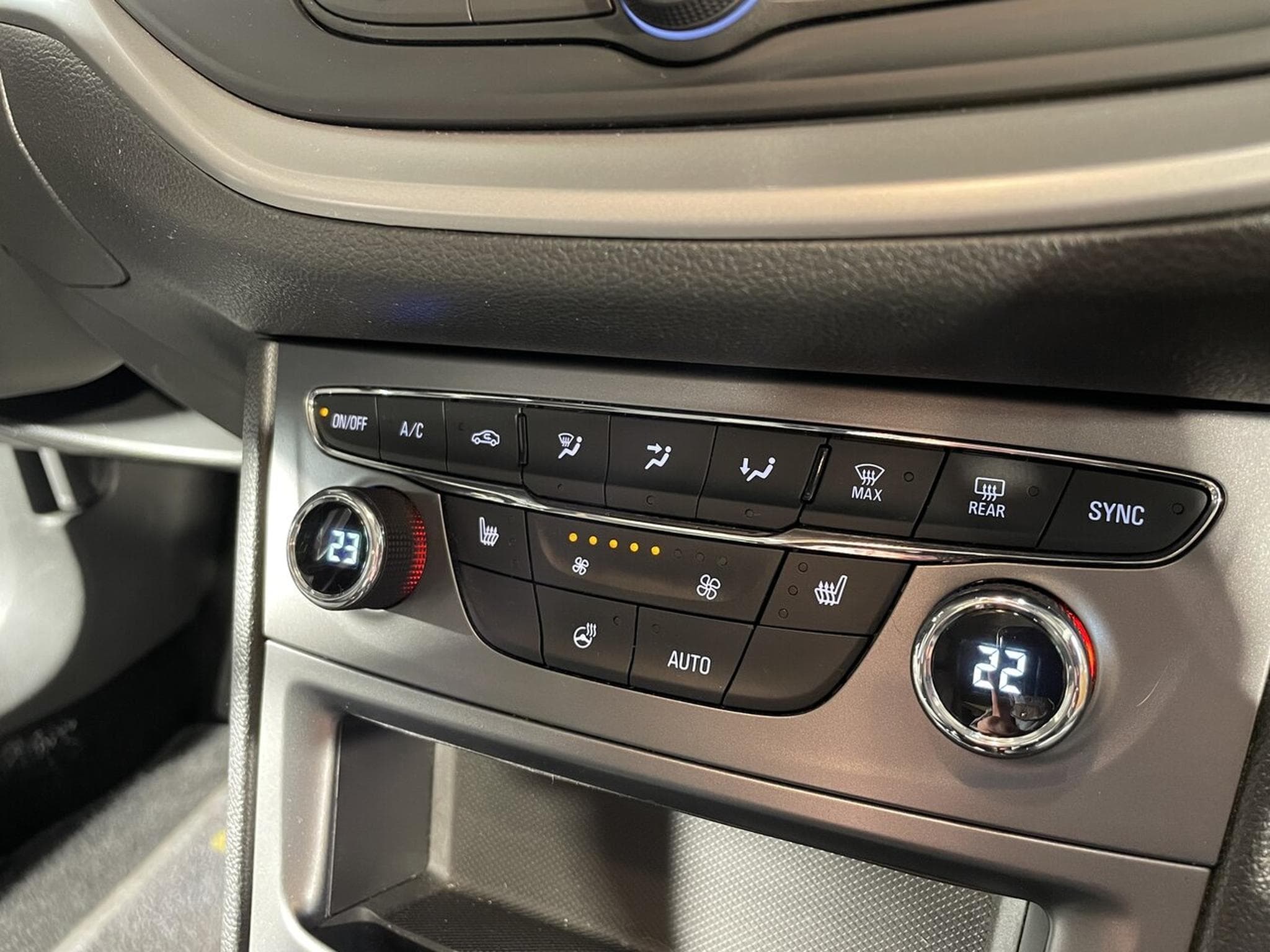 Opel Astra 1.5 D 105 CV EDITION GPS CARPLAY (2020) - Photo 6