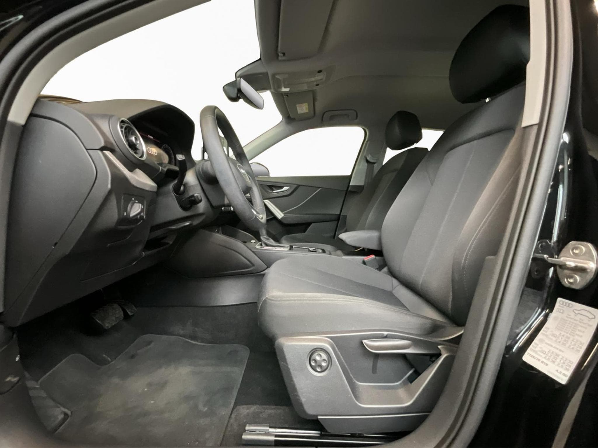 Audi Q2 Advanced+35TFSI+S-Tronic+P.Business (2025) - Photo 11