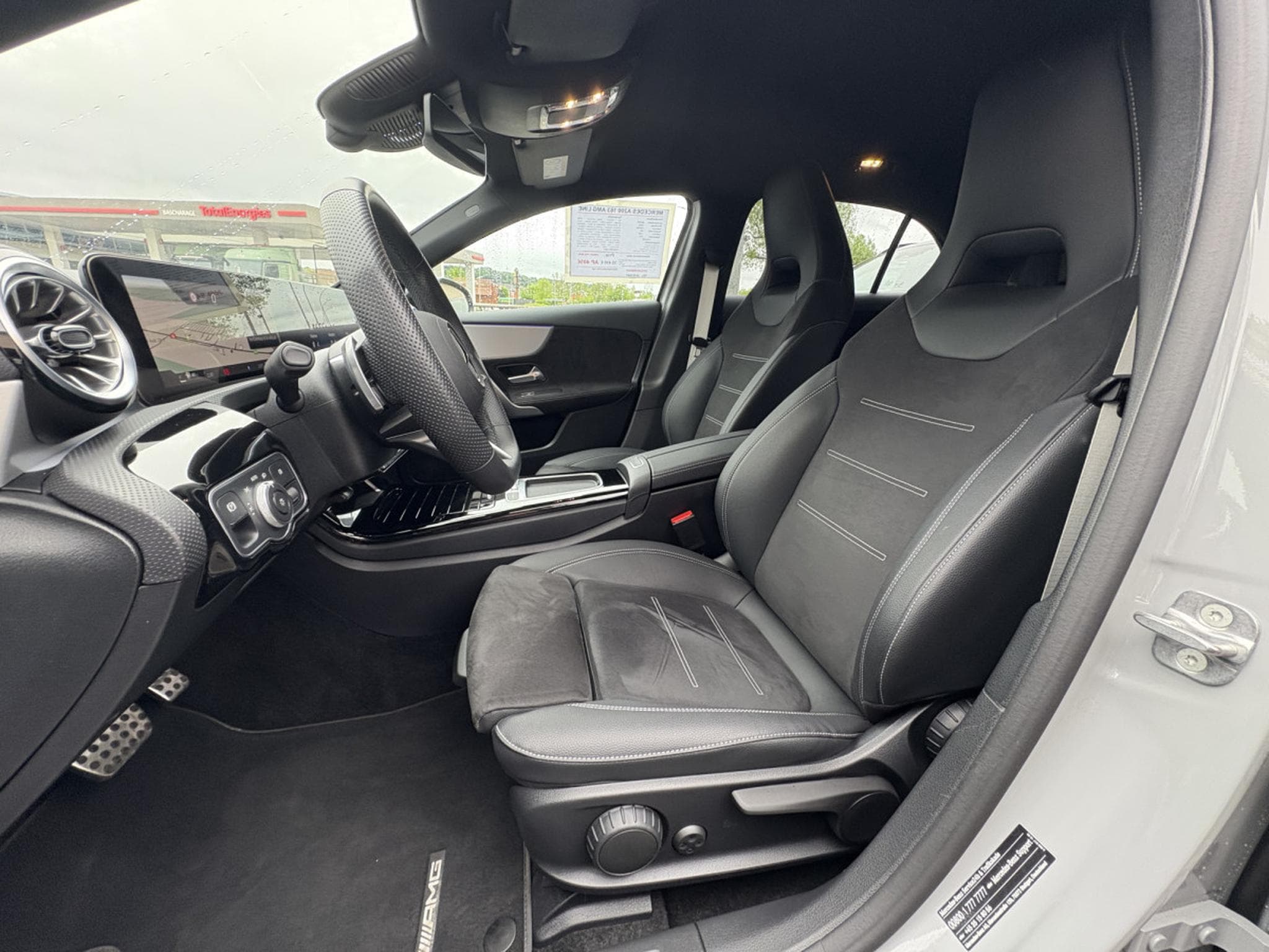 Mercedes A 200 163CV AMG LINE  * GARANTIE CONSTRUCTEUR * (2025) - Photo 4