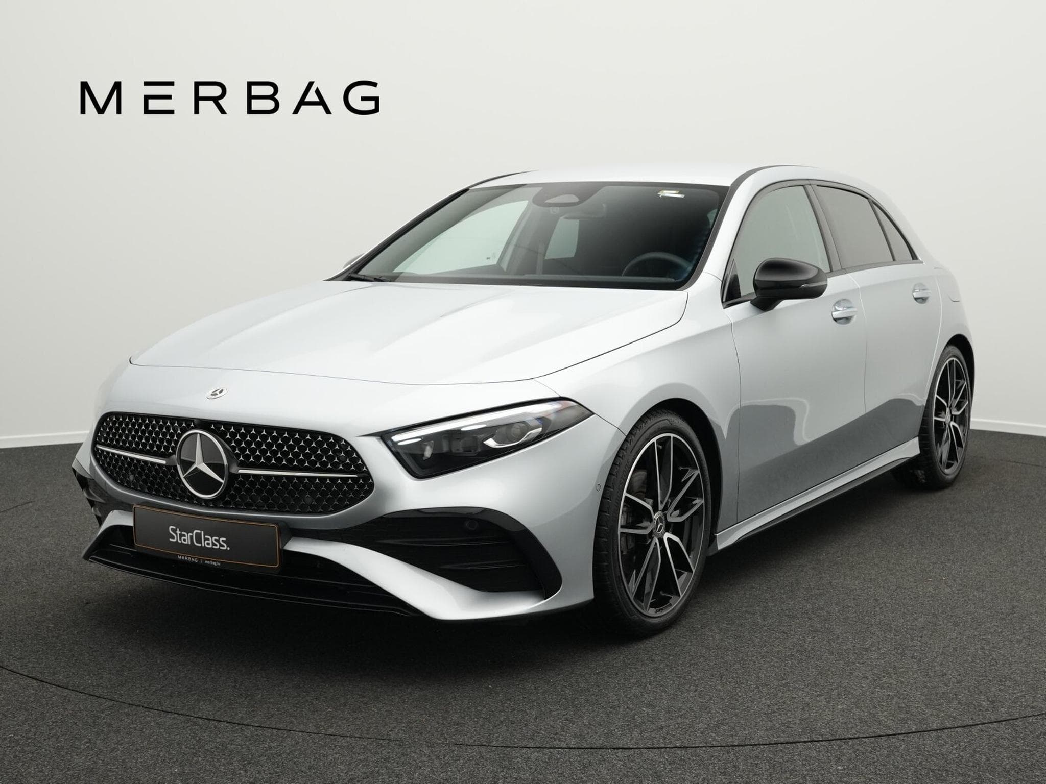 Mercedes A 200 MUlti+Kamera+Night+19"+Ambi (2025) - Photo 1