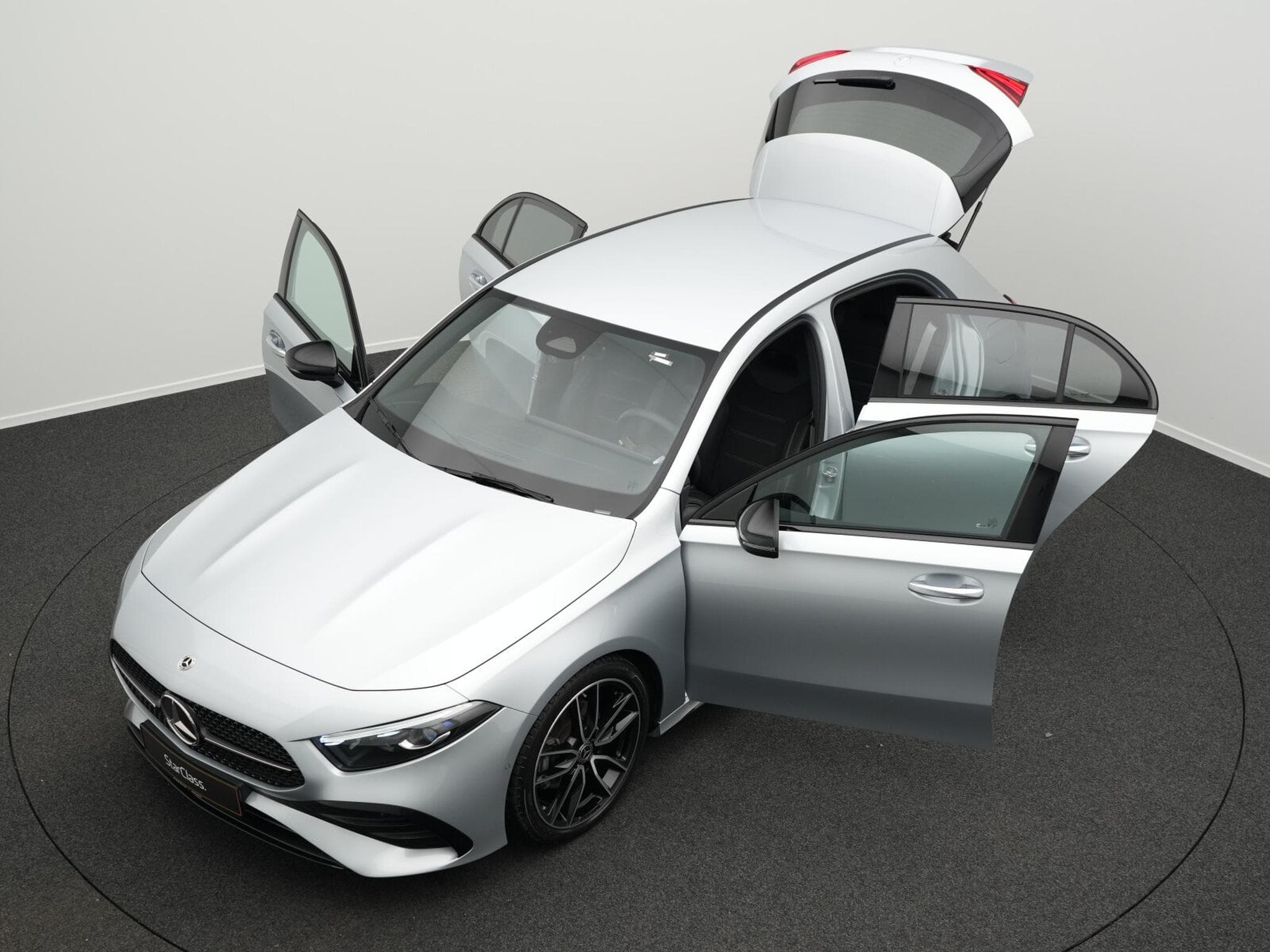 Mercedes A 200 MUlti+Kamera+Night+19"+Ambi (2025) - Photo 12