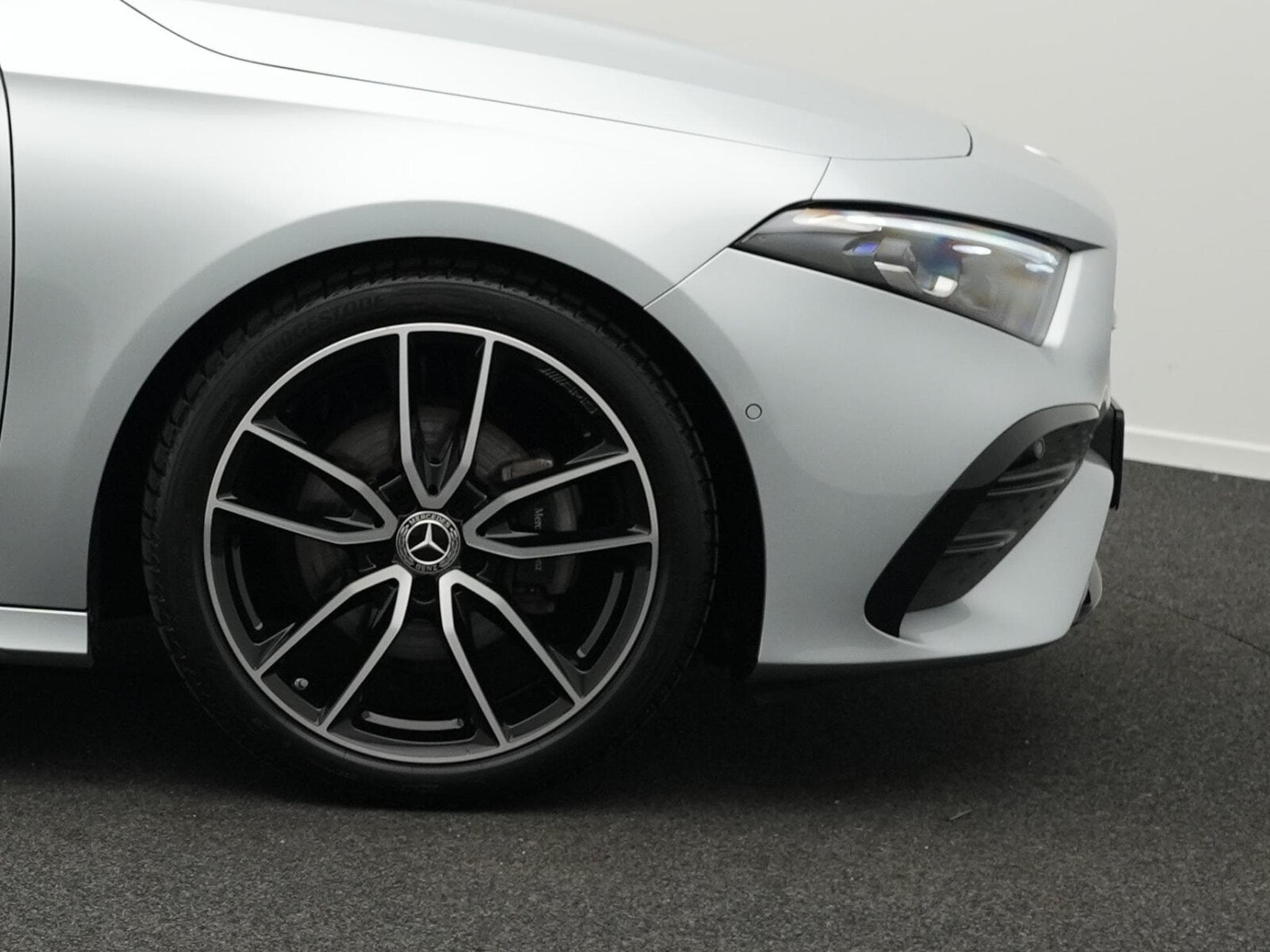 Mercedes A 200 MUlti+Kamera+Night+19"+Ambi (2025) - Photo 6