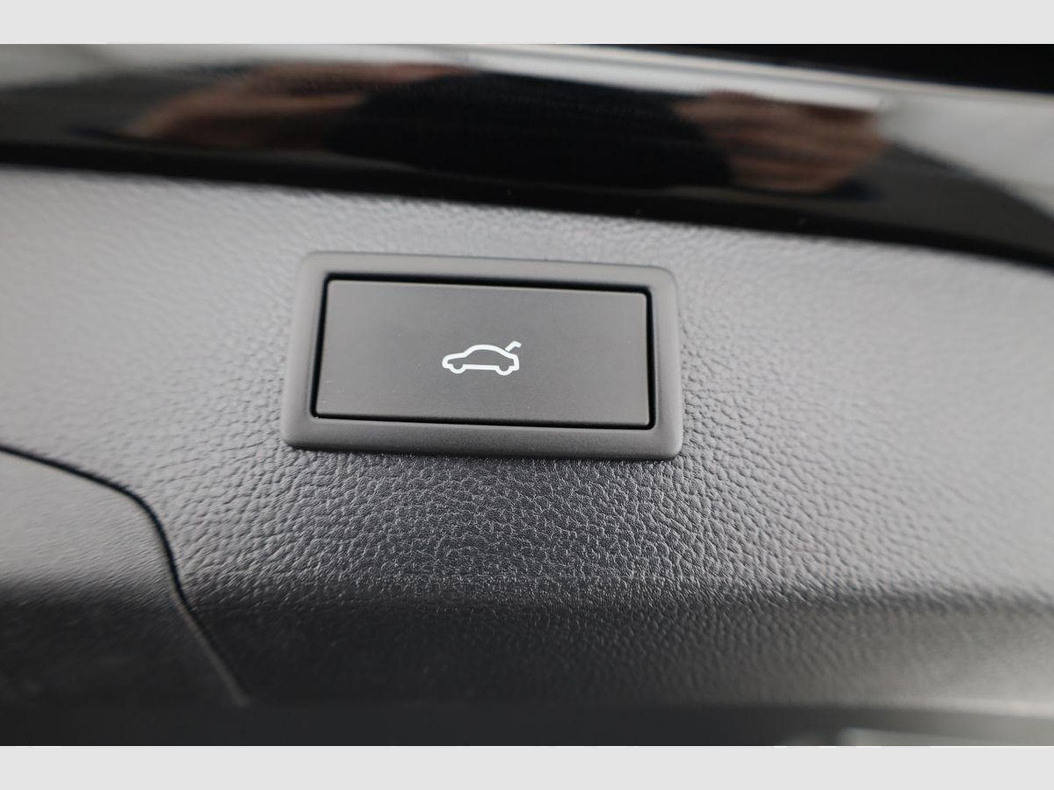VW Passat Variant 2.0 TDI 142 kW 4Motion R-Line (2026) - Photo 15