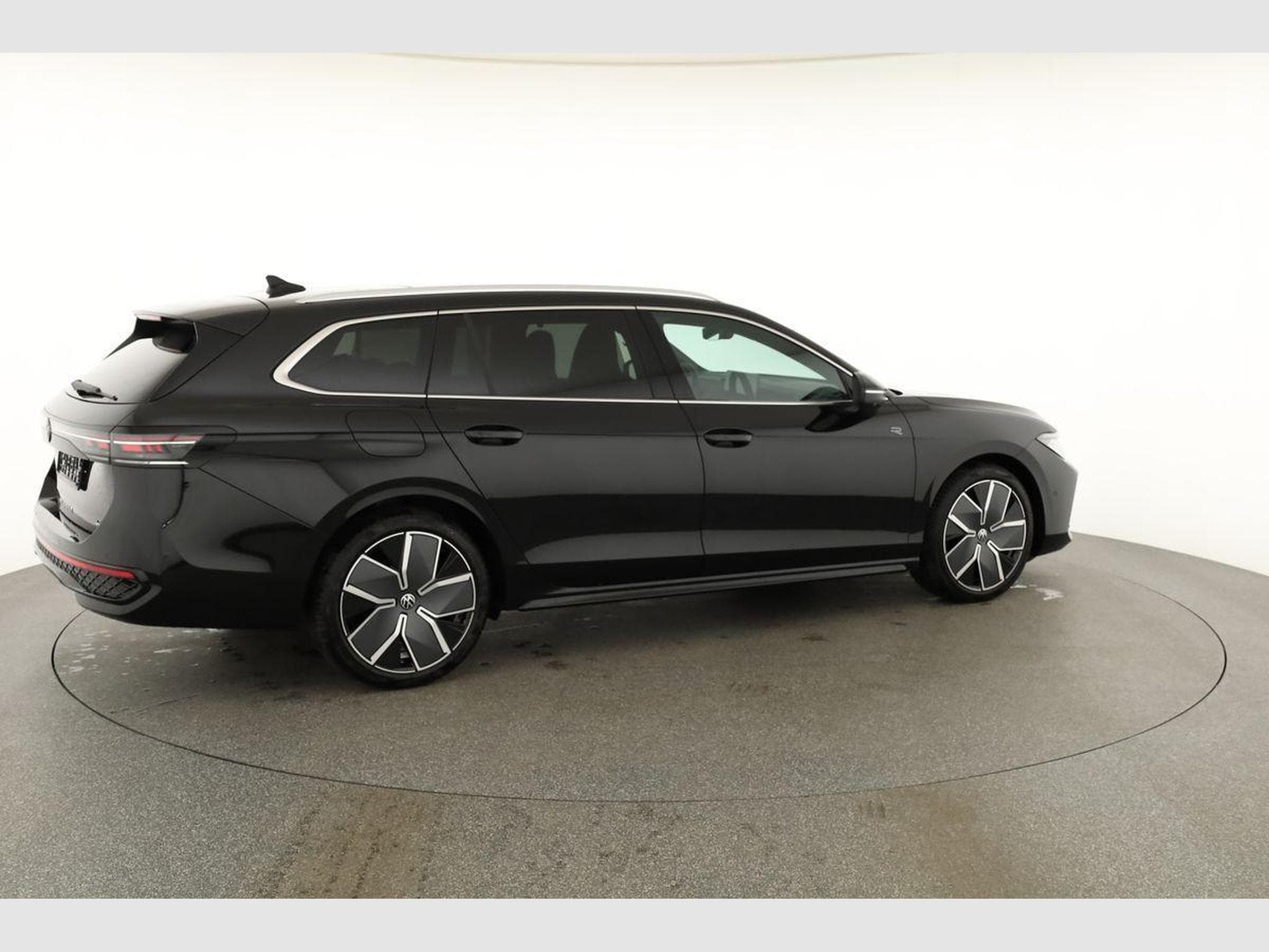 VW Passat Variant 2.0 TDI 142 kW 4Motion R-Line (2026) - Photo 21
