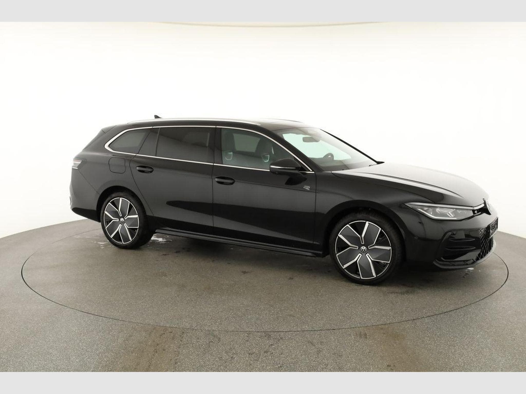 VW Passat Variant 2.0 TDI 142 kW 4Motion R-Line (2026) - Photo 25