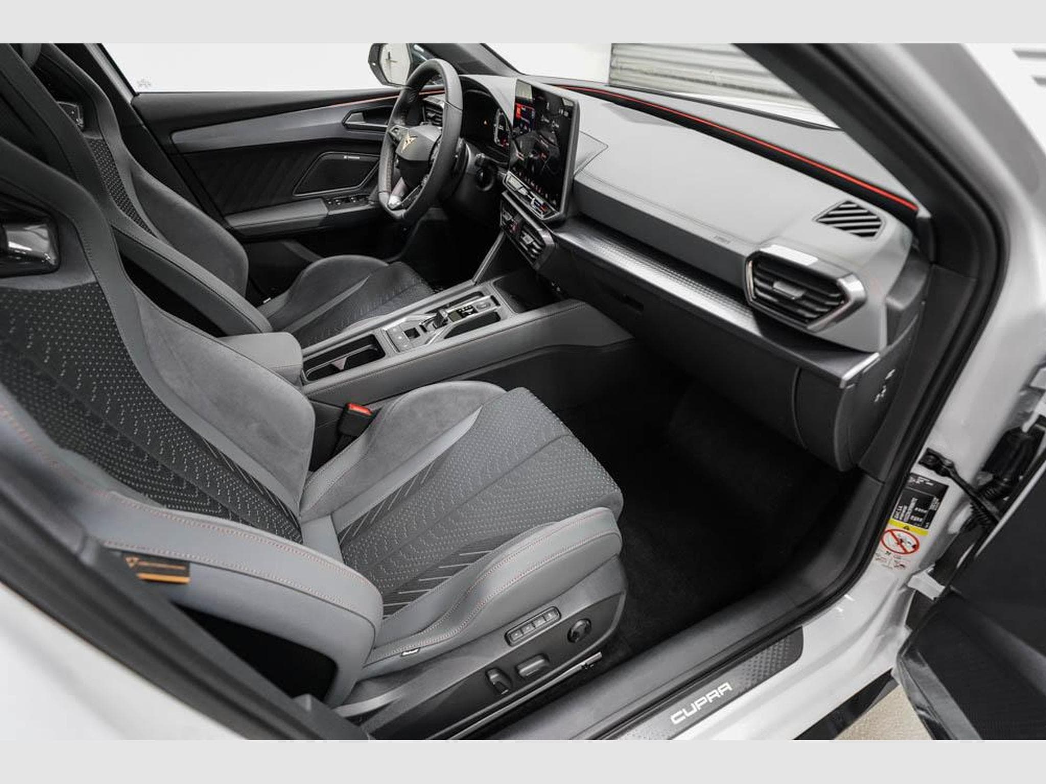 Cupra Leon ST 2,0 TSI (2026) - Photo 21