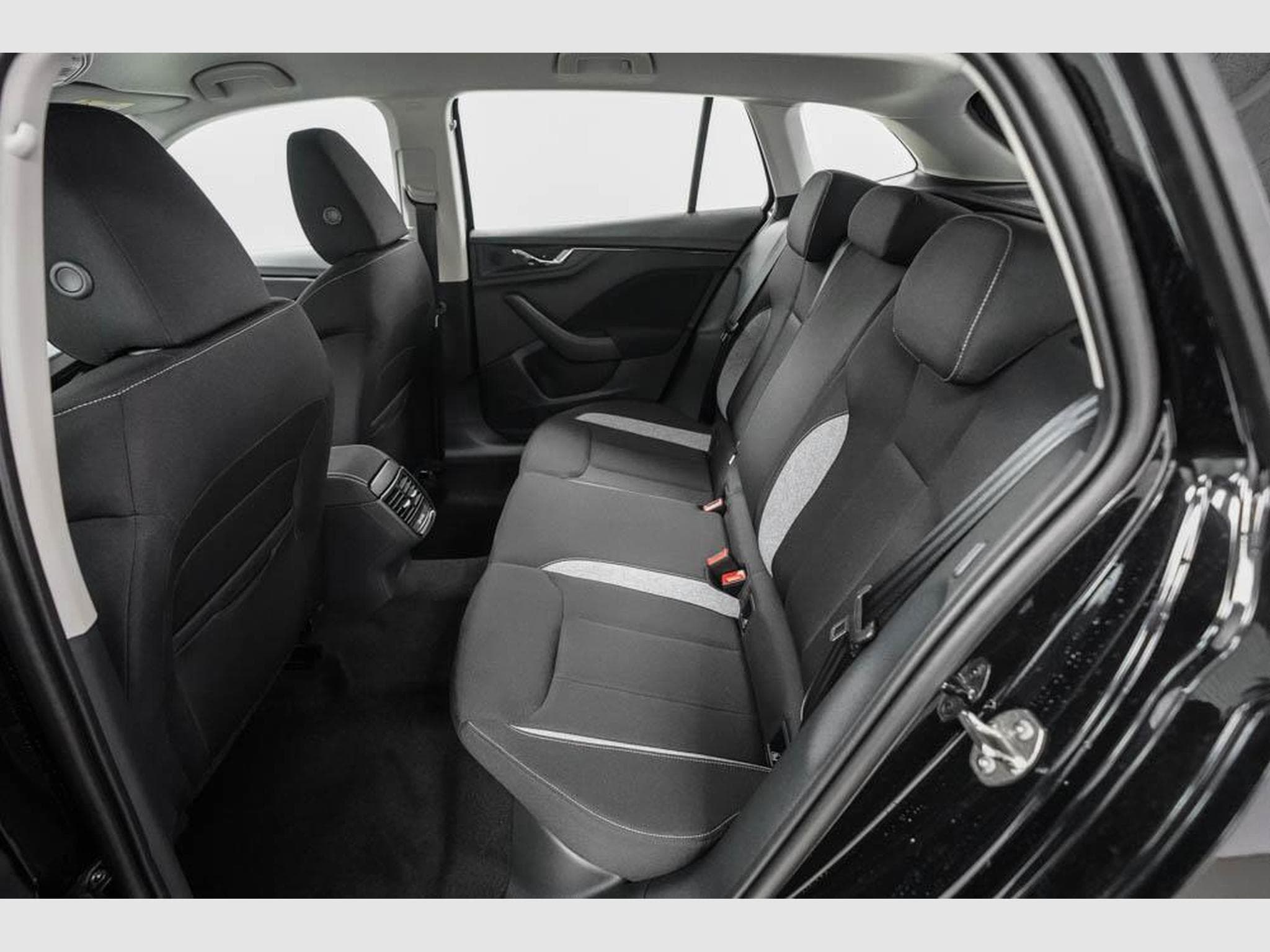 Skoda Scala 1,0 TSI DSG (2026) - Photo 14