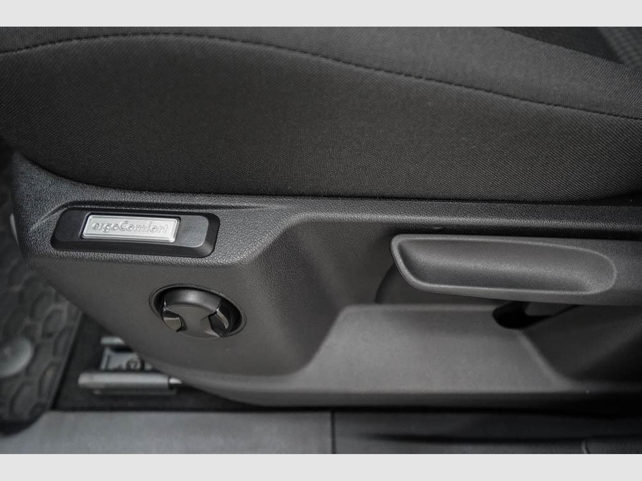 VW Caddy 2,0 TDI 4Motion (2026) - Photo 22