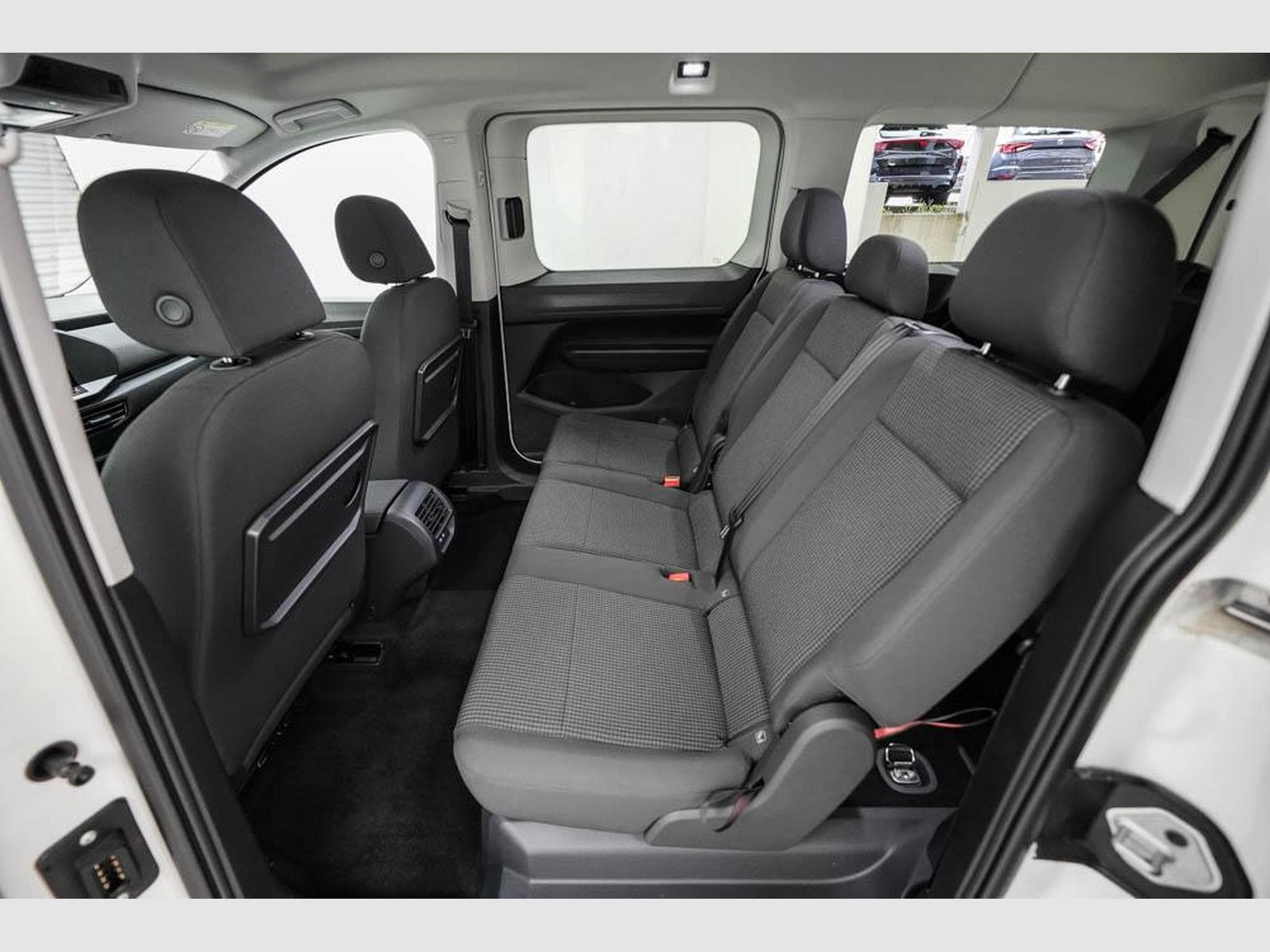 VW Caddy 2,0 TDI 4Motion (2026) - Photo 16
