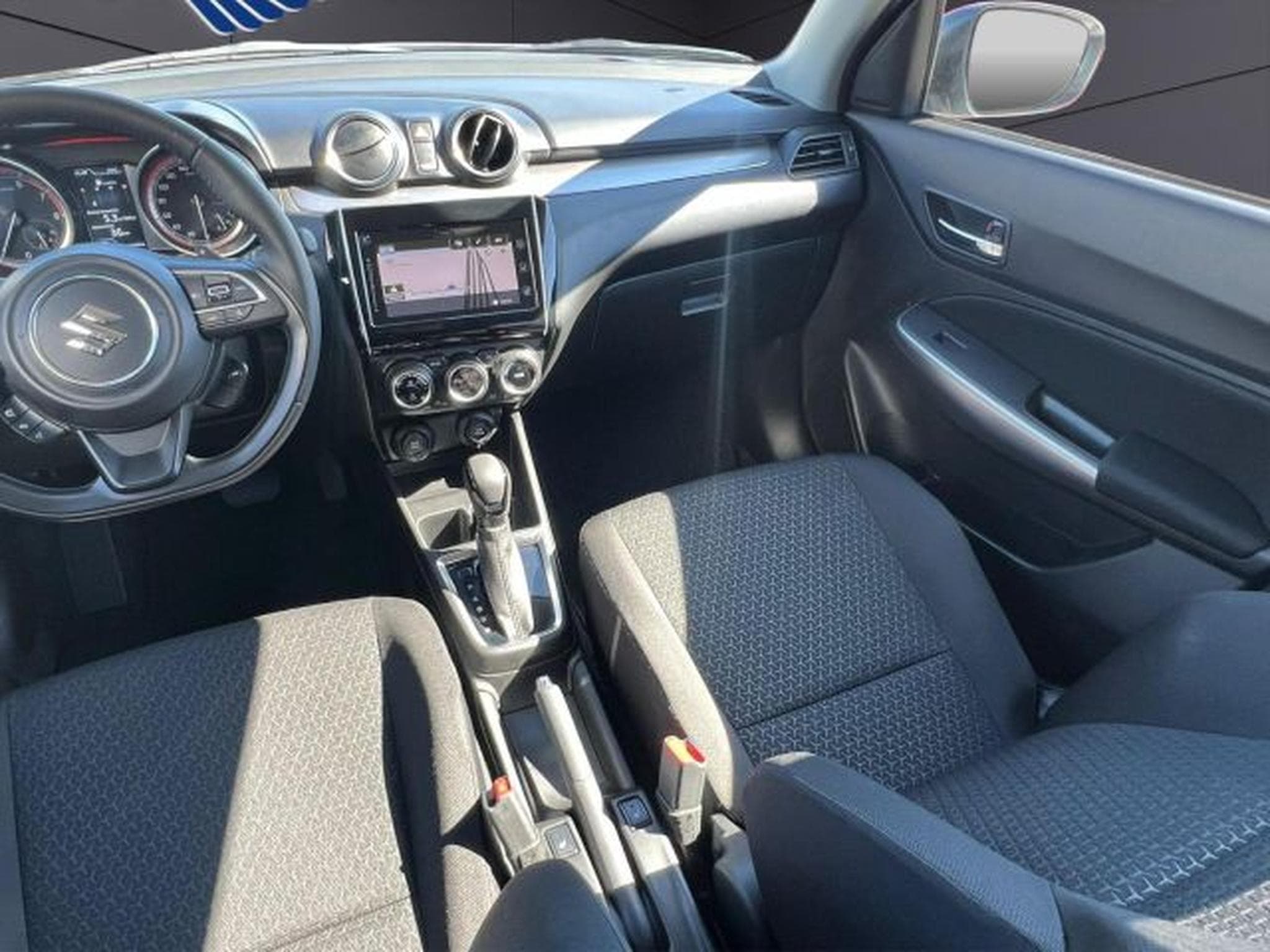 Suzuki Swift Swift Comfort+ KLIMA,PDC,TEMPOMAT,NAVI,ESP,MFL (2024) - Photo 11