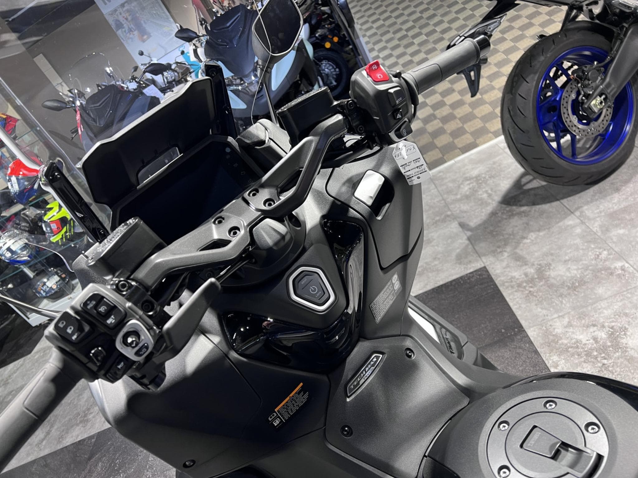 Yamaha T-Max TECHMAX (2026) - Photo 6