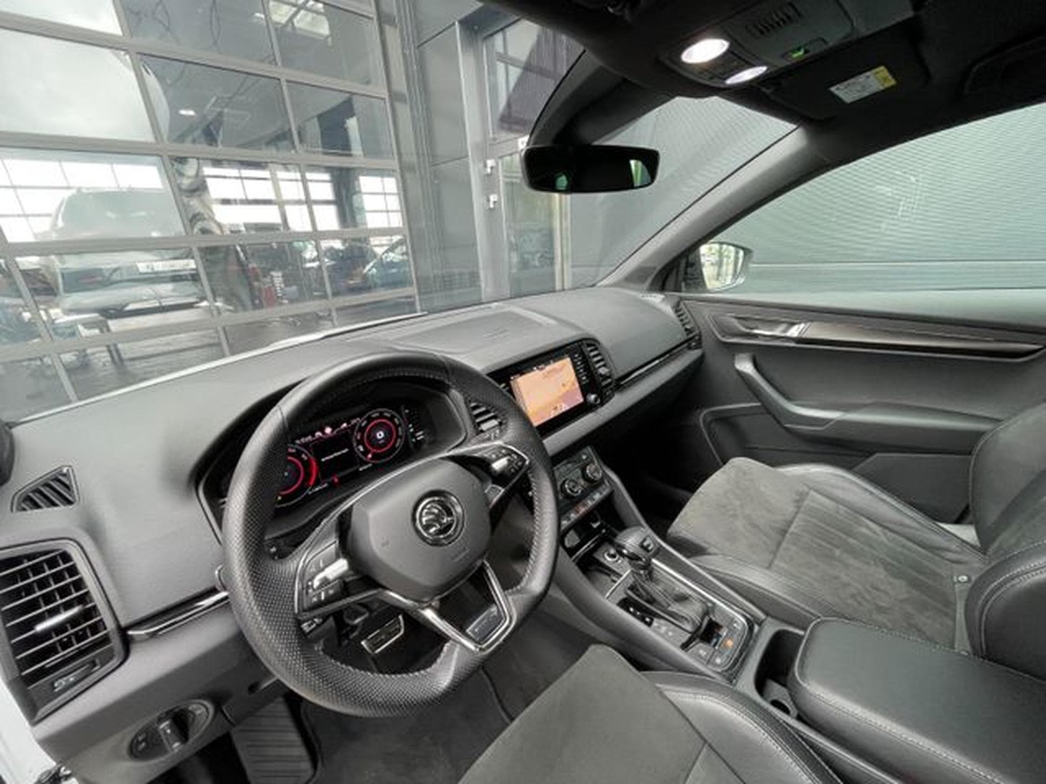 Skoda Karoq Karoq 2,0TSi Sportline 4x4 19" AHK 360° Keyless (2021) - Photo 11