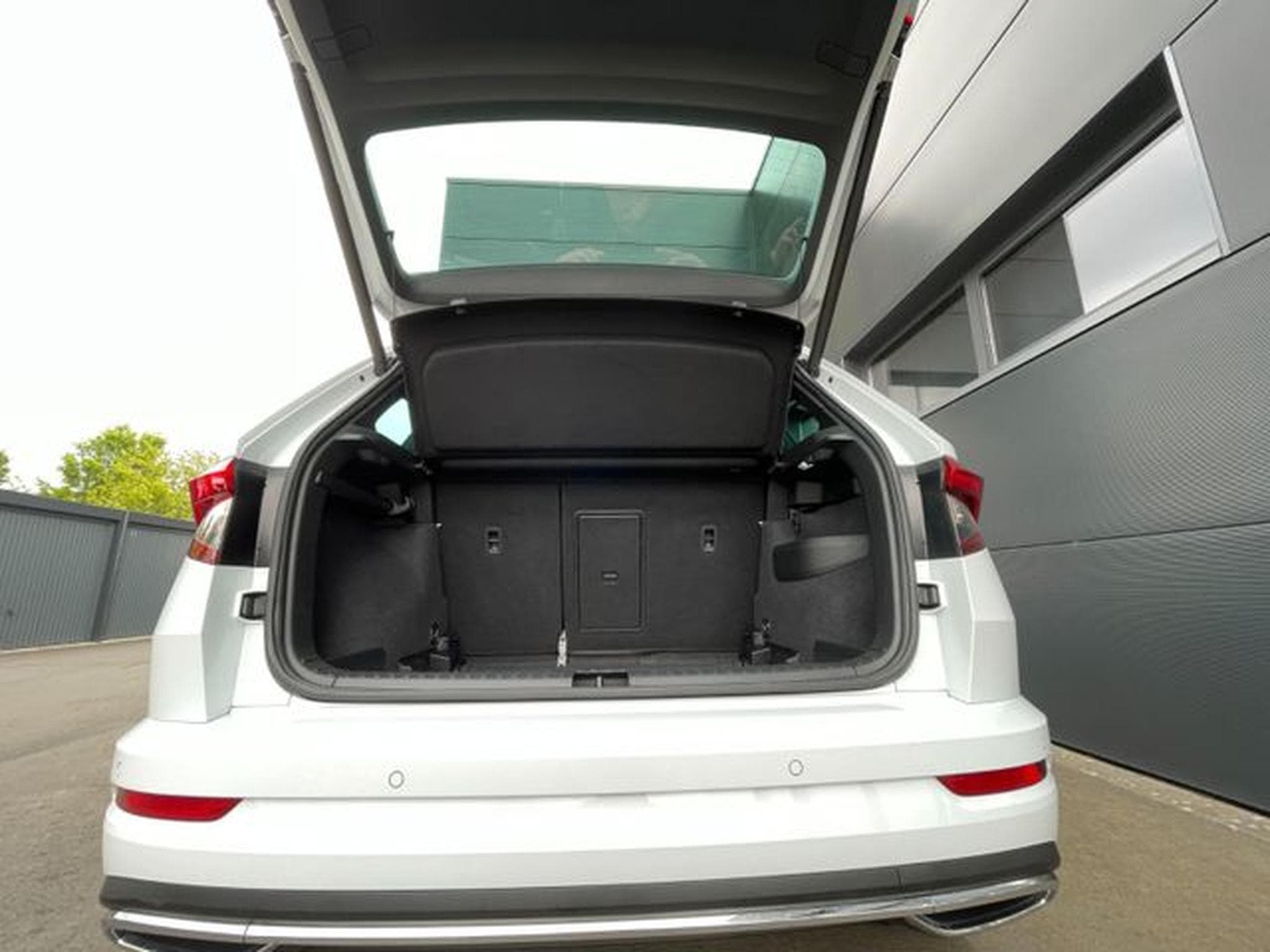 Skoda Karoq Karoq 2,0TSi Sportline 4x4 19" AHK 360° Keyless (2021) - Photo 13