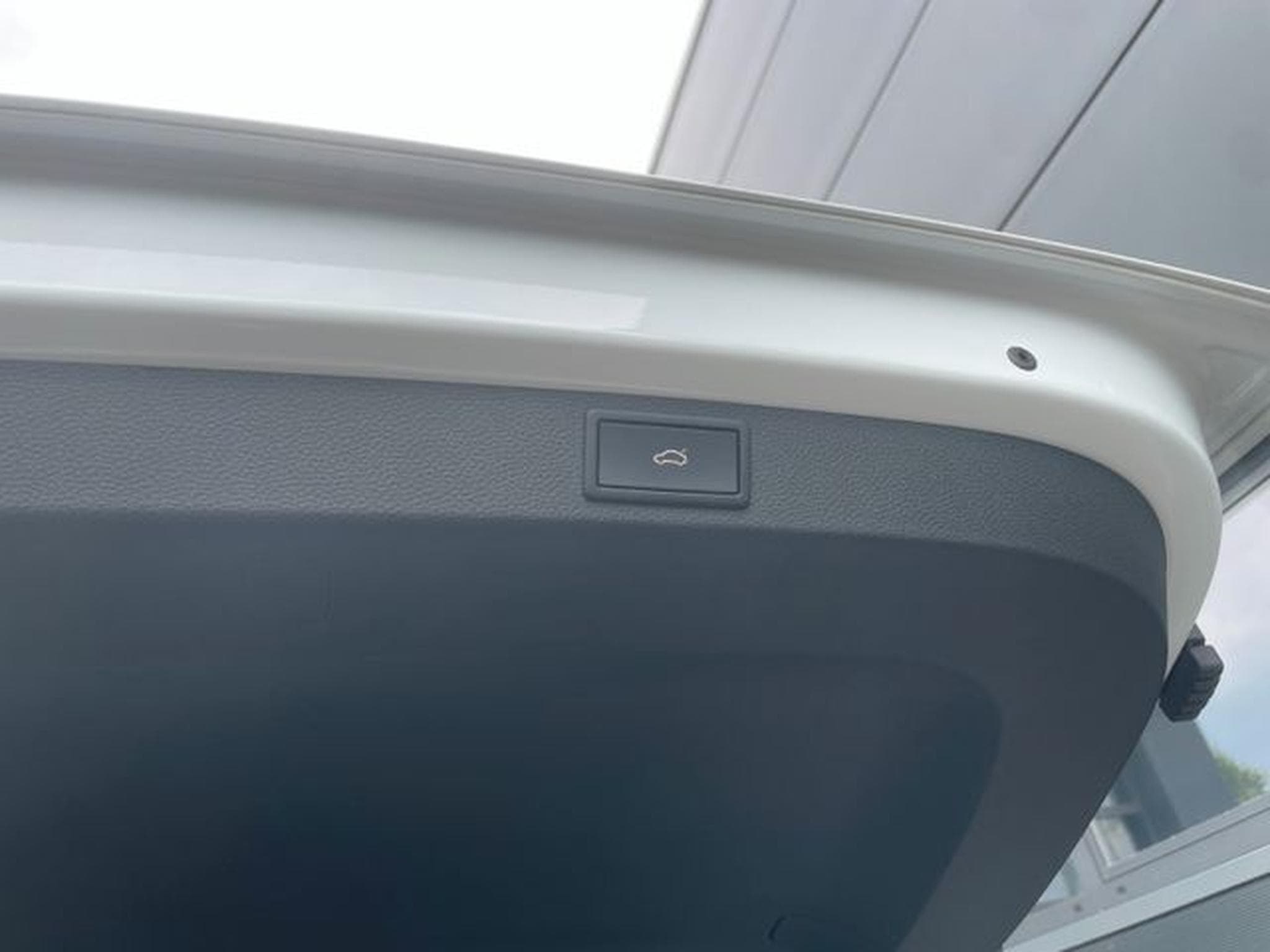 Skoda Karoq Karoq 2,0TSi Sportline 4x4 19" AHK 360° Keyless (2021) - Photo 14