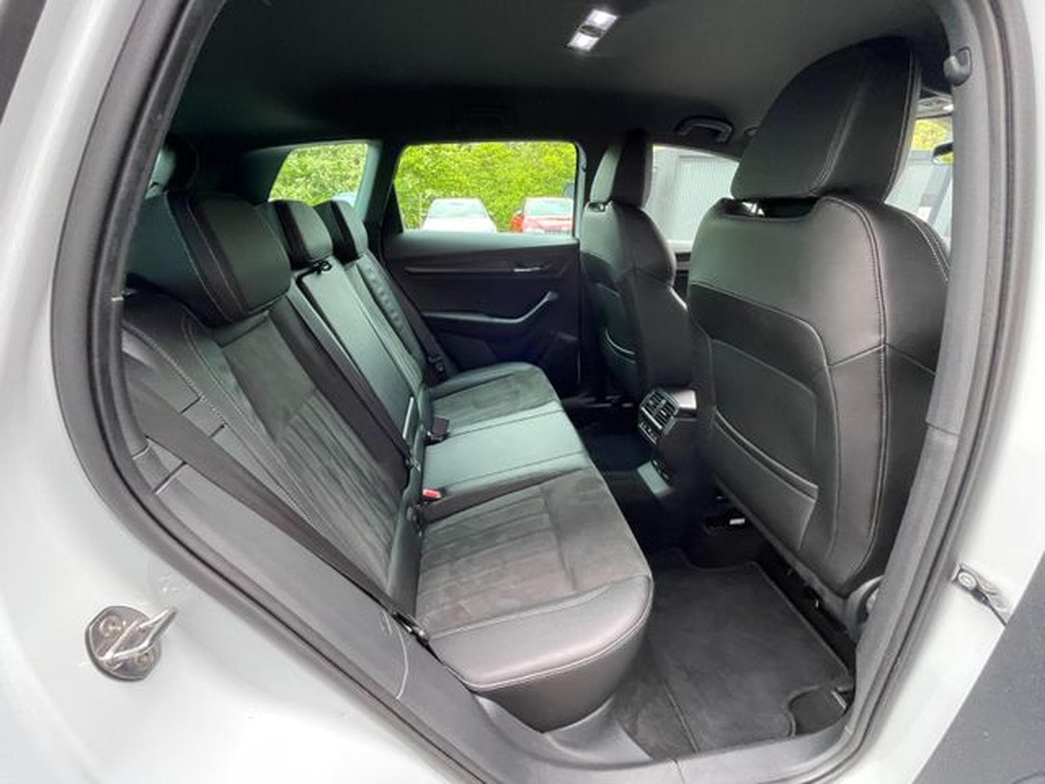 Skoda Karoq Karoq 2,0TSi Sportline 4x4 19" AHK 360° Keyless (2021) - Photo 15