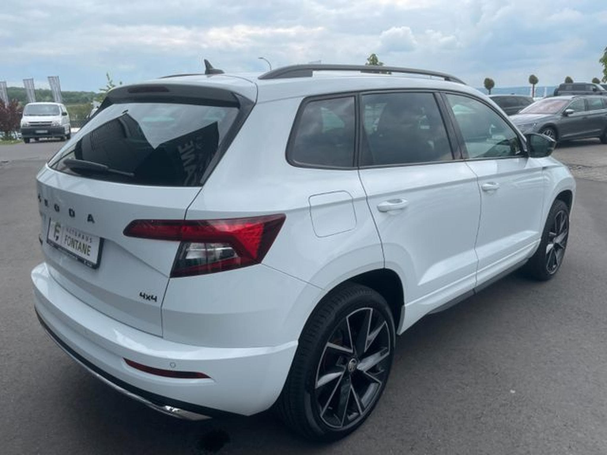 Skoda Karoq Karoq 2,0TSi Sportline 4x4 19" AHK 360° Keyless (2021) - Photo 6