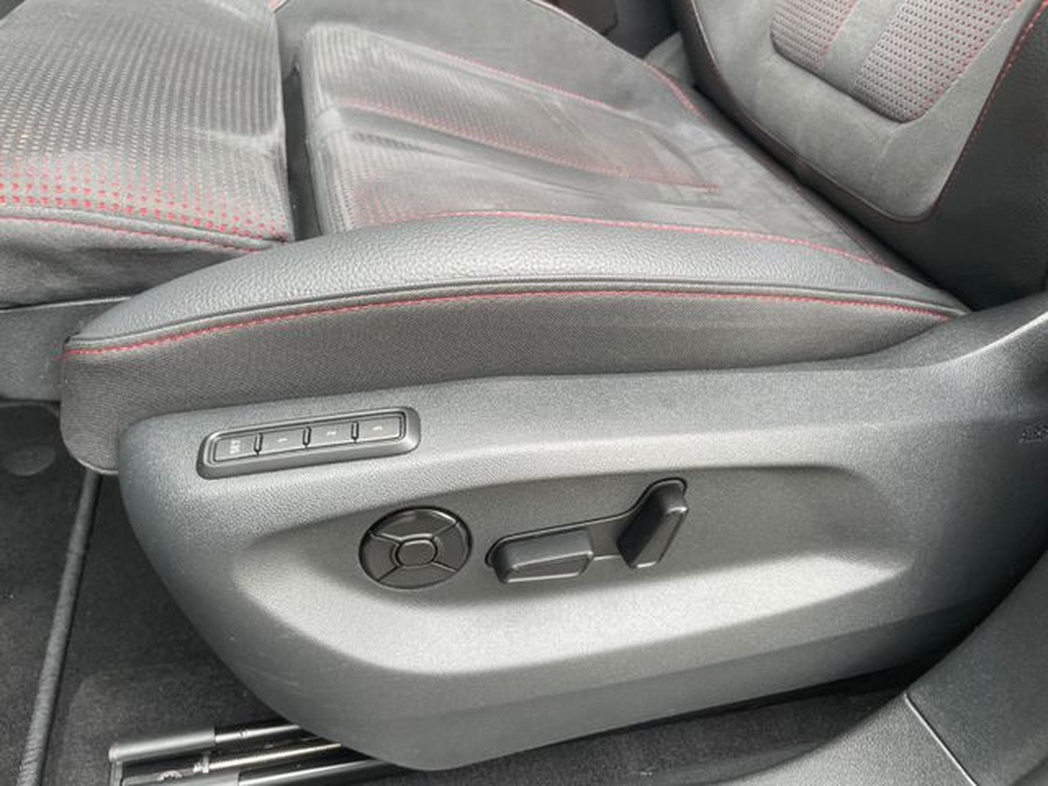 Skoda Kodiaq Kodiaq 2.0TSI 195kW RS 7-Sitze Pano AHK Canton (2025) - Photo 13
