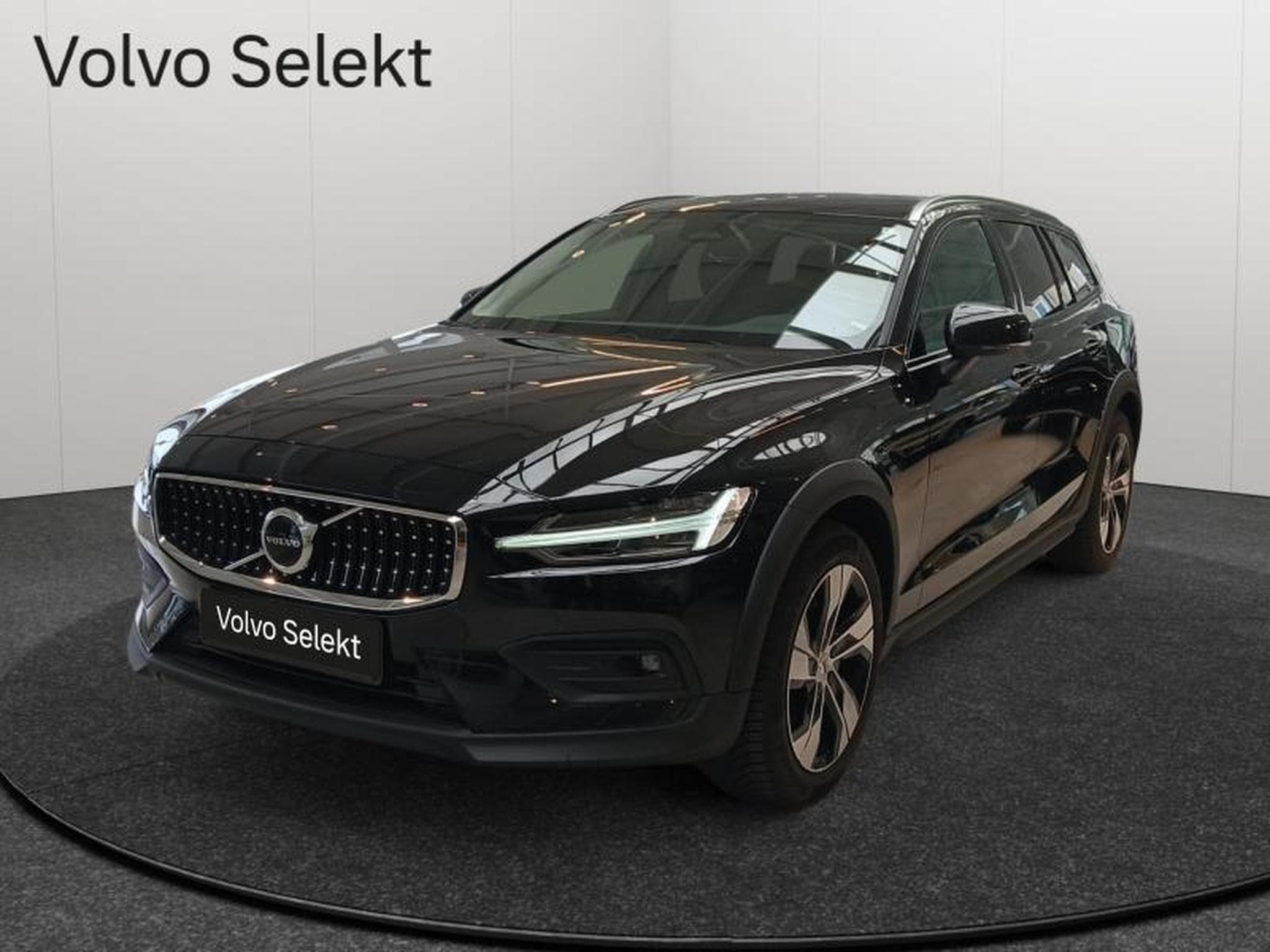 Volvo V60 B4 Plus Dark / Diesel (2023) - Photo 1