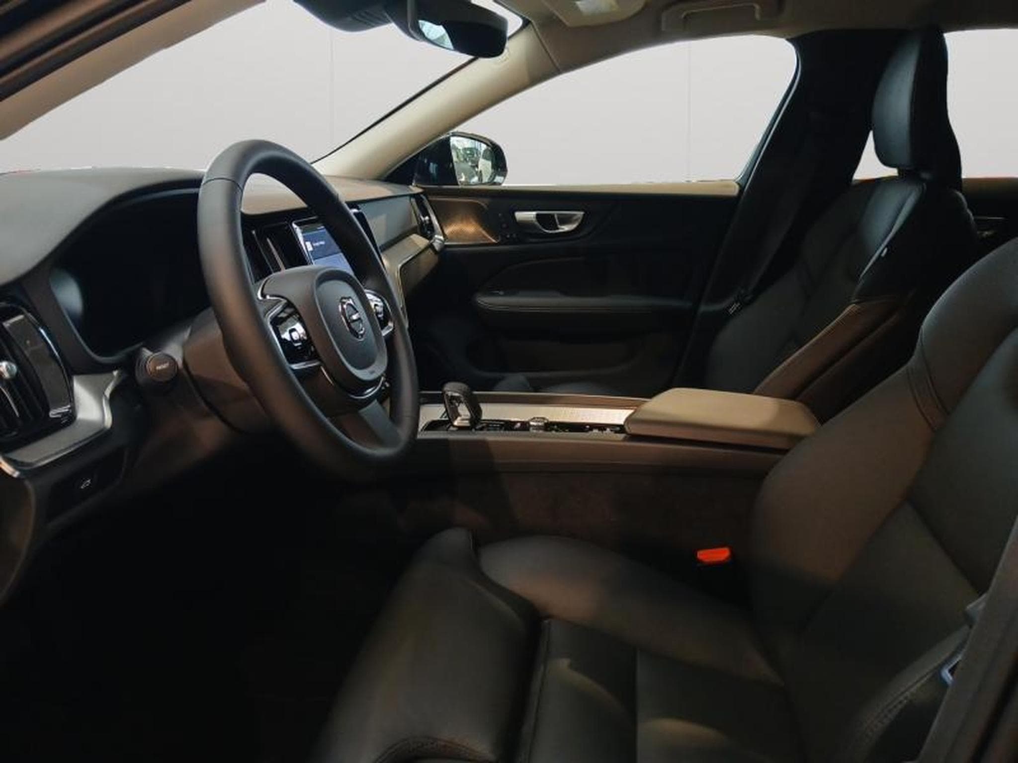 Volvo V60 B4 Plus Dark / Diesel (2023) - Photo 10