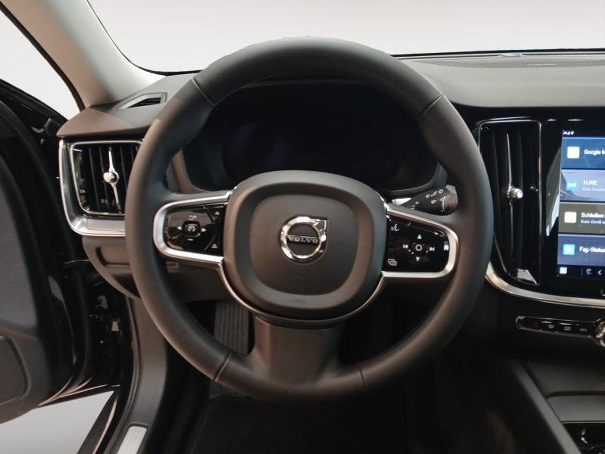Volvo V60 B4 Plus Dark / Diesel (2023) - Photo 12