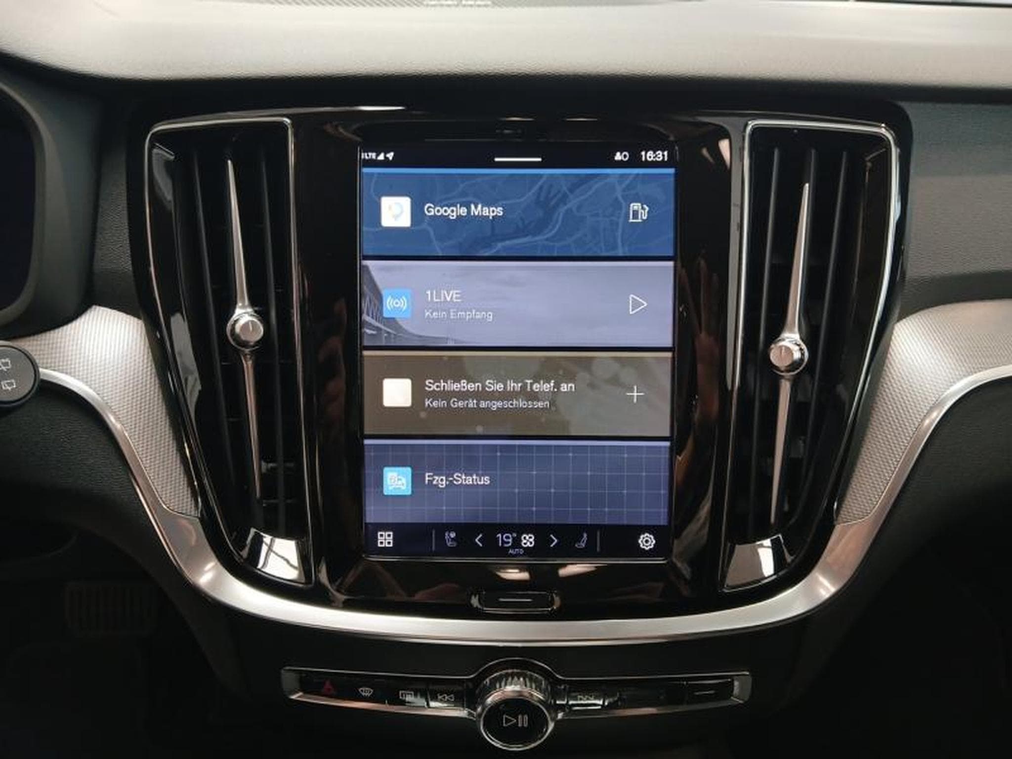 Volvo V60 B4 Plus Dark / Diesel (2023) - Photo 16