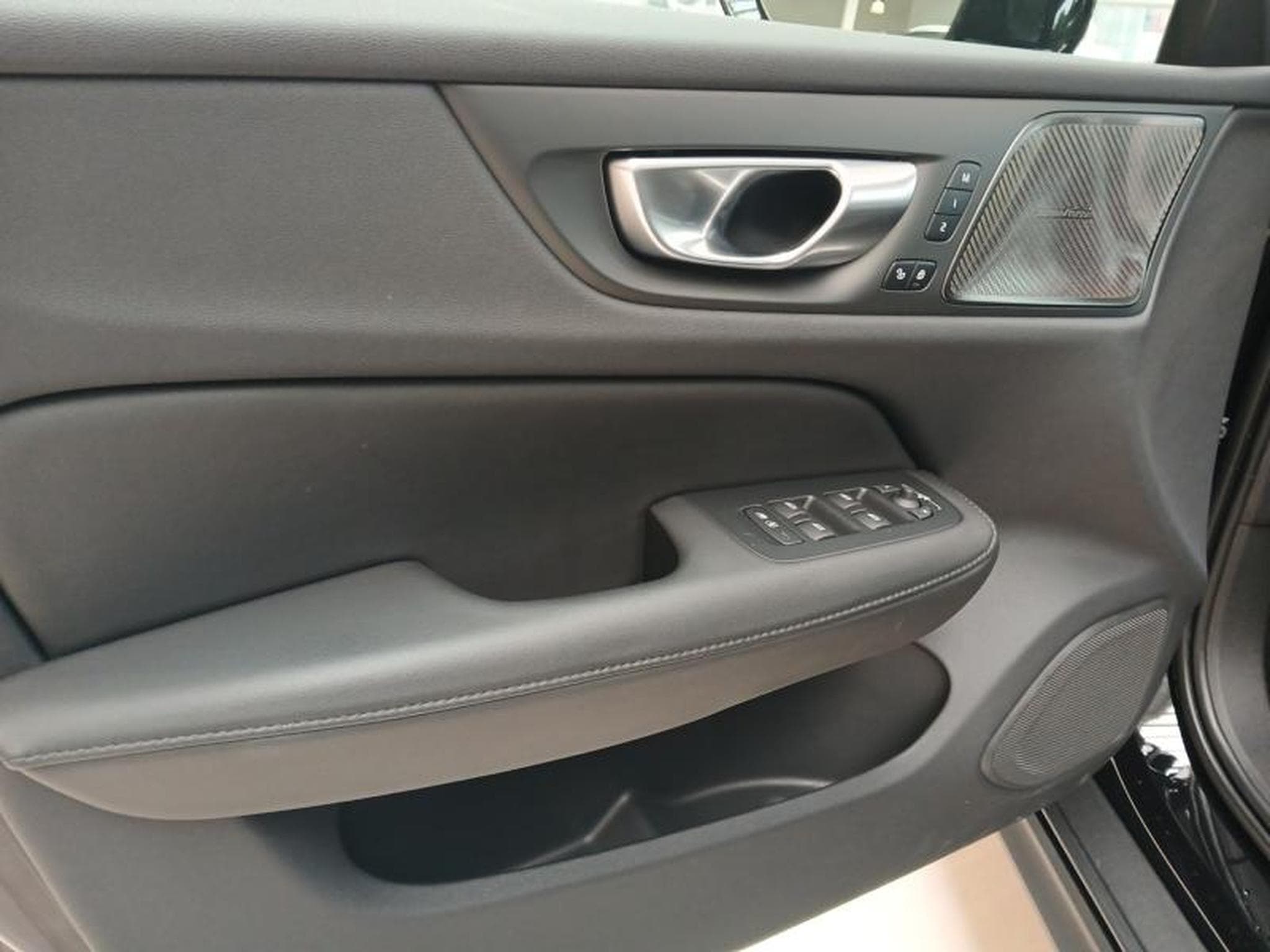 Volvo V60 B4 Plus Dark / Diesel (2023) - Photo 20