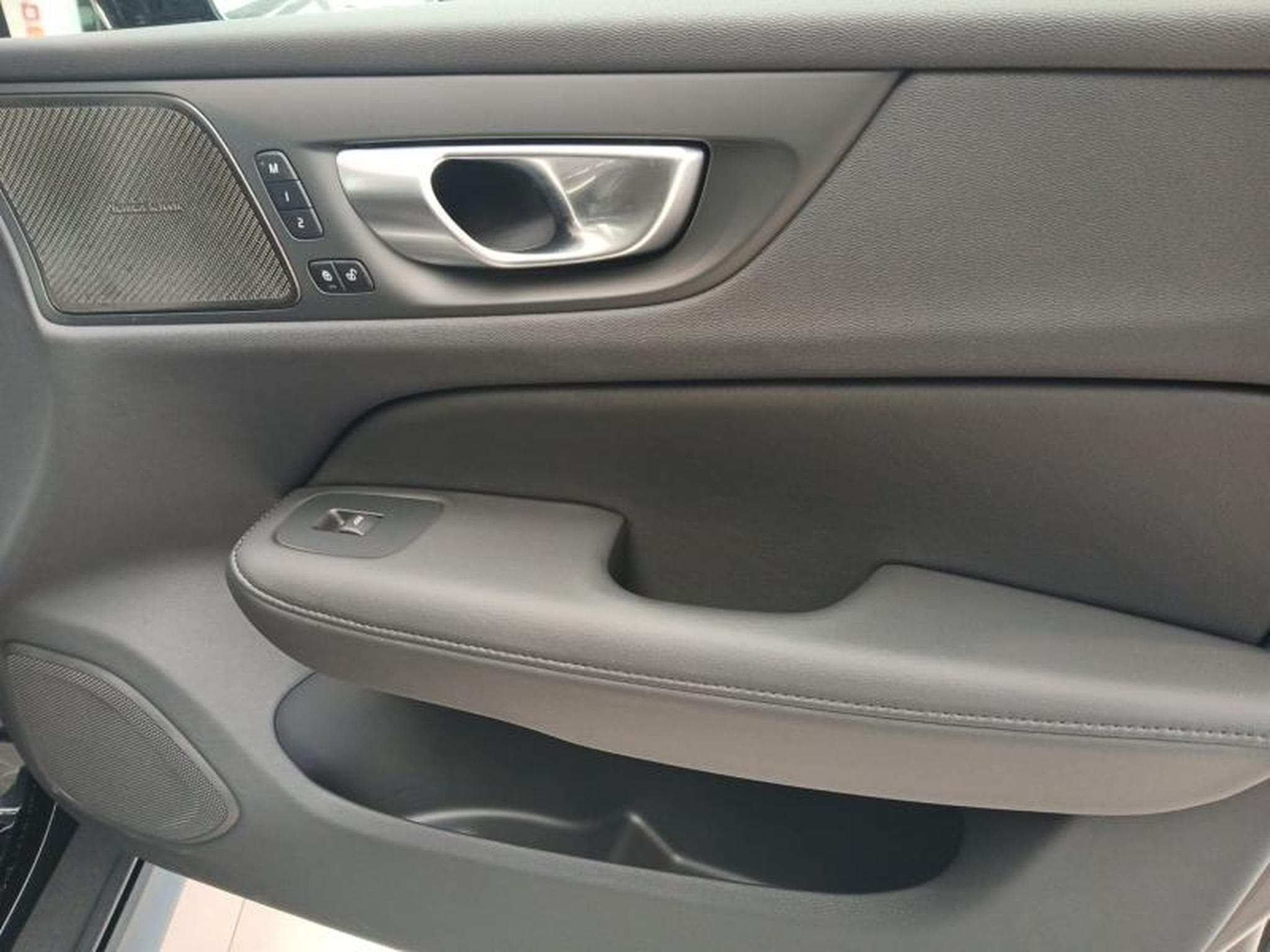 Volvo V60 B4 Plus Dark / Diesel (2023) - Photo 21