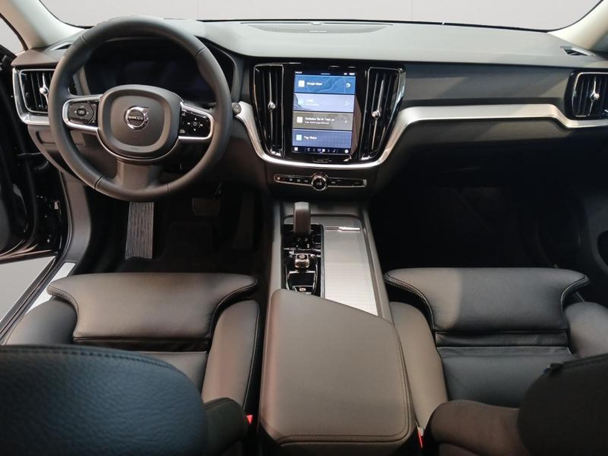 Volvo V60 B4 Plus Dark / Diesel (2023) - Photo 3