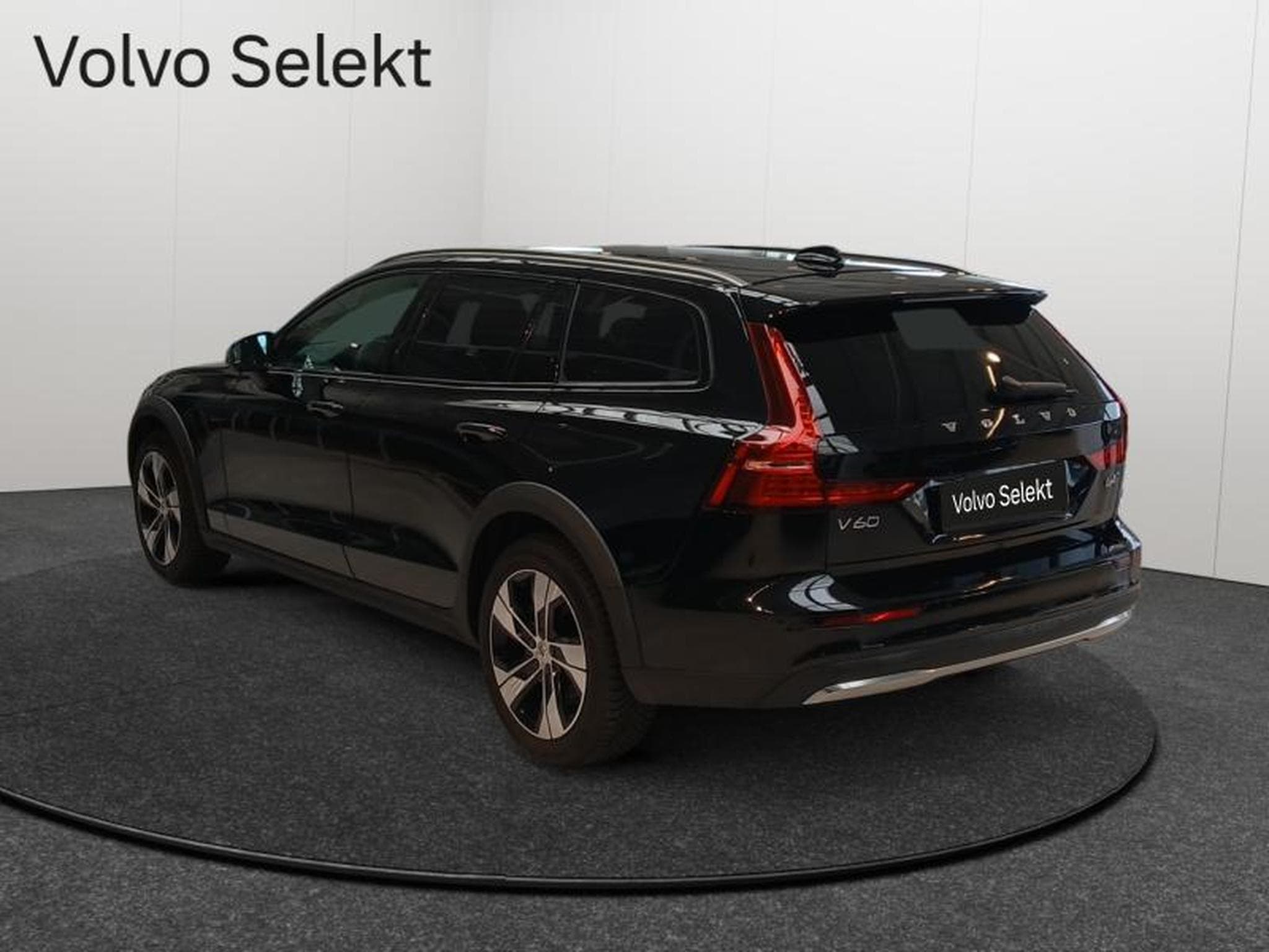 Volvo V60 B4 Plus Dark / Diesel (2023) - Photo 5