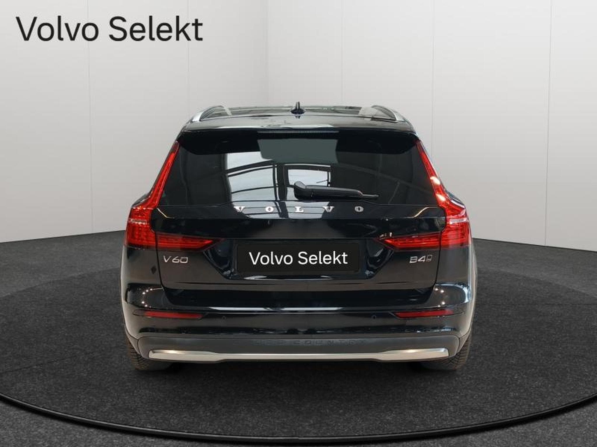 Volvo V60 B4 Plus Dark / Diesel (2023) - Photo 6