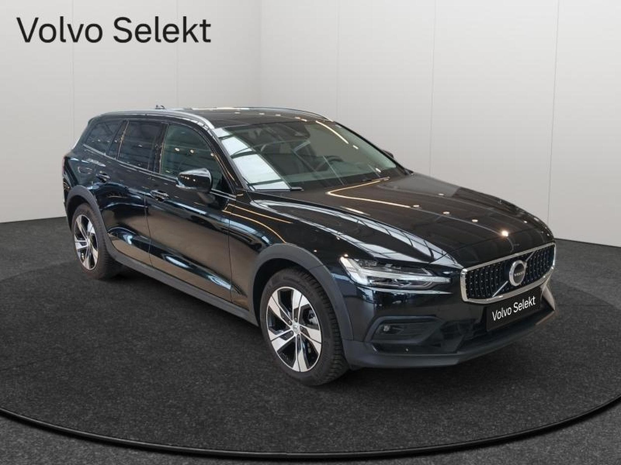 Volvo V60 B4 Plus Dark / Diesel (2023) - Photo 8