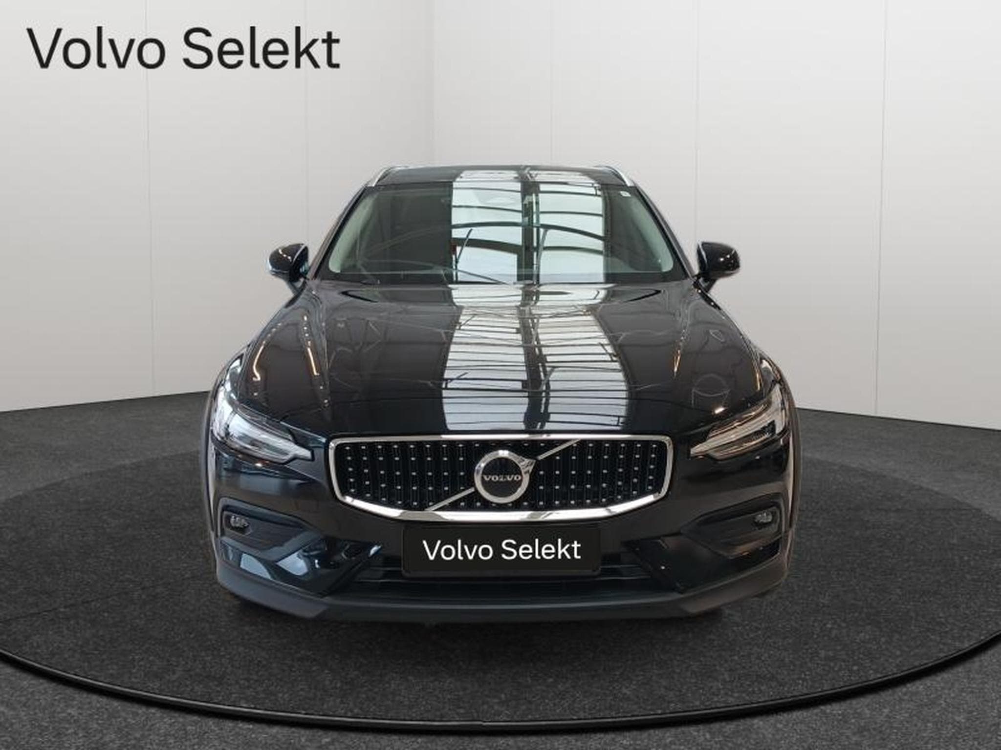 Volvo V60 B4 Plus Dark / Diesel (2023) - Photo 9