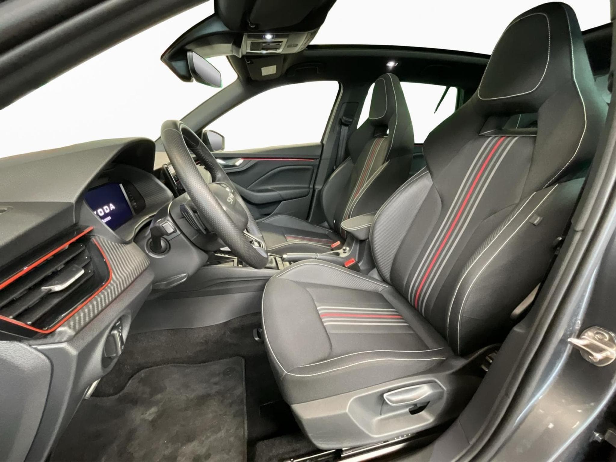 Skoda Scala Monte-Carlo+DSG+LED+PANO (2025) - Photo 9