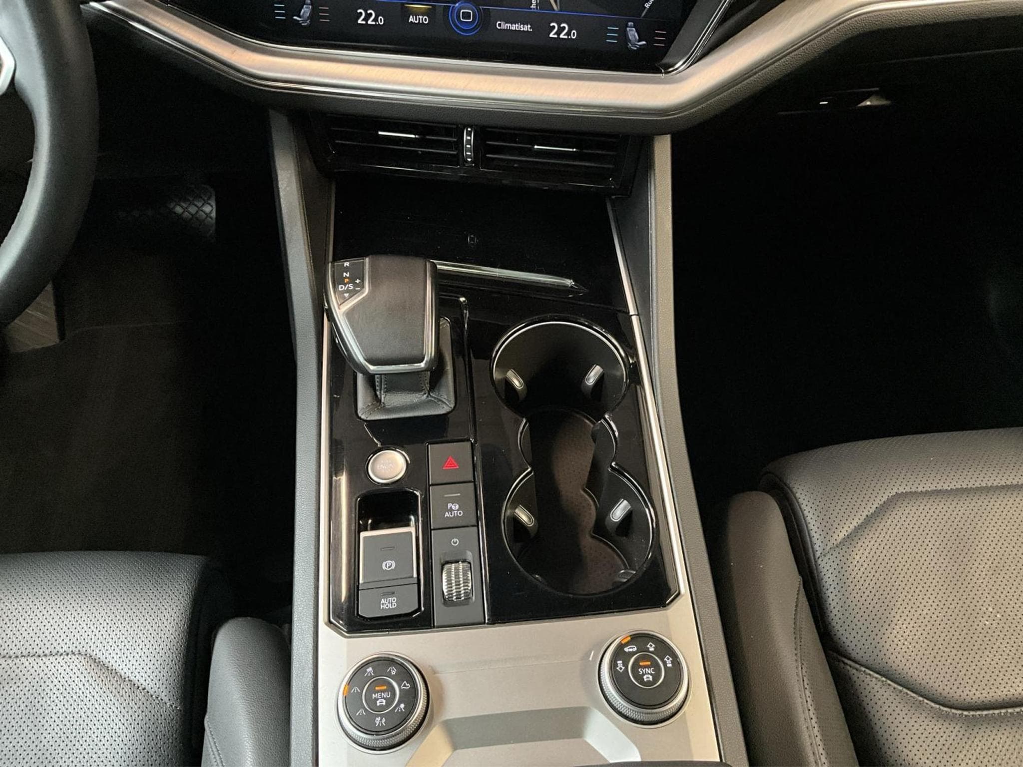 VW Touareg Elegance+V6+4M+Pano+AHK+Luft (2023) - Photo 12