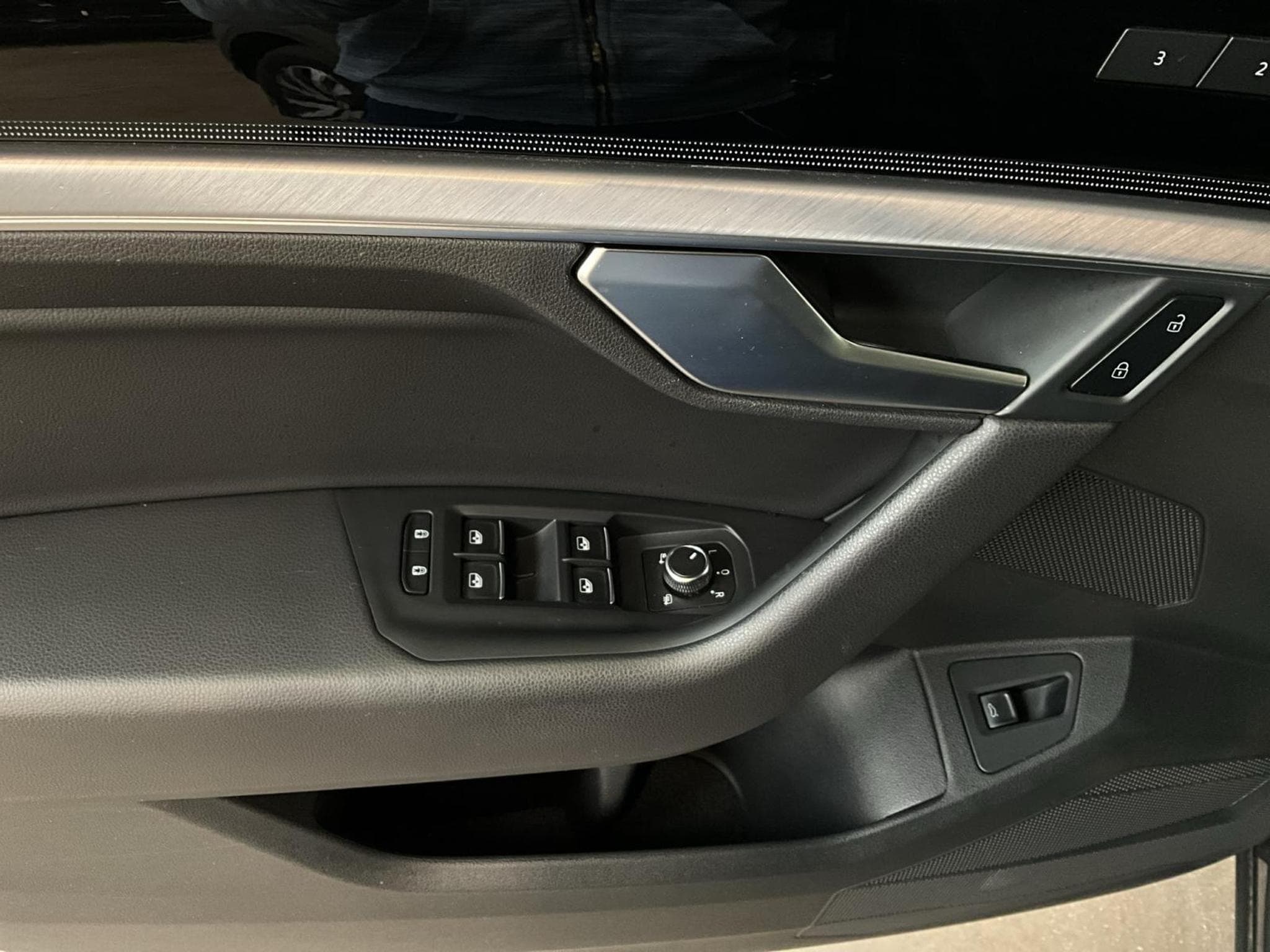 VW Touareg Elegance+V6+4M+Pano+AHK+Luft (2023) - Photo 14