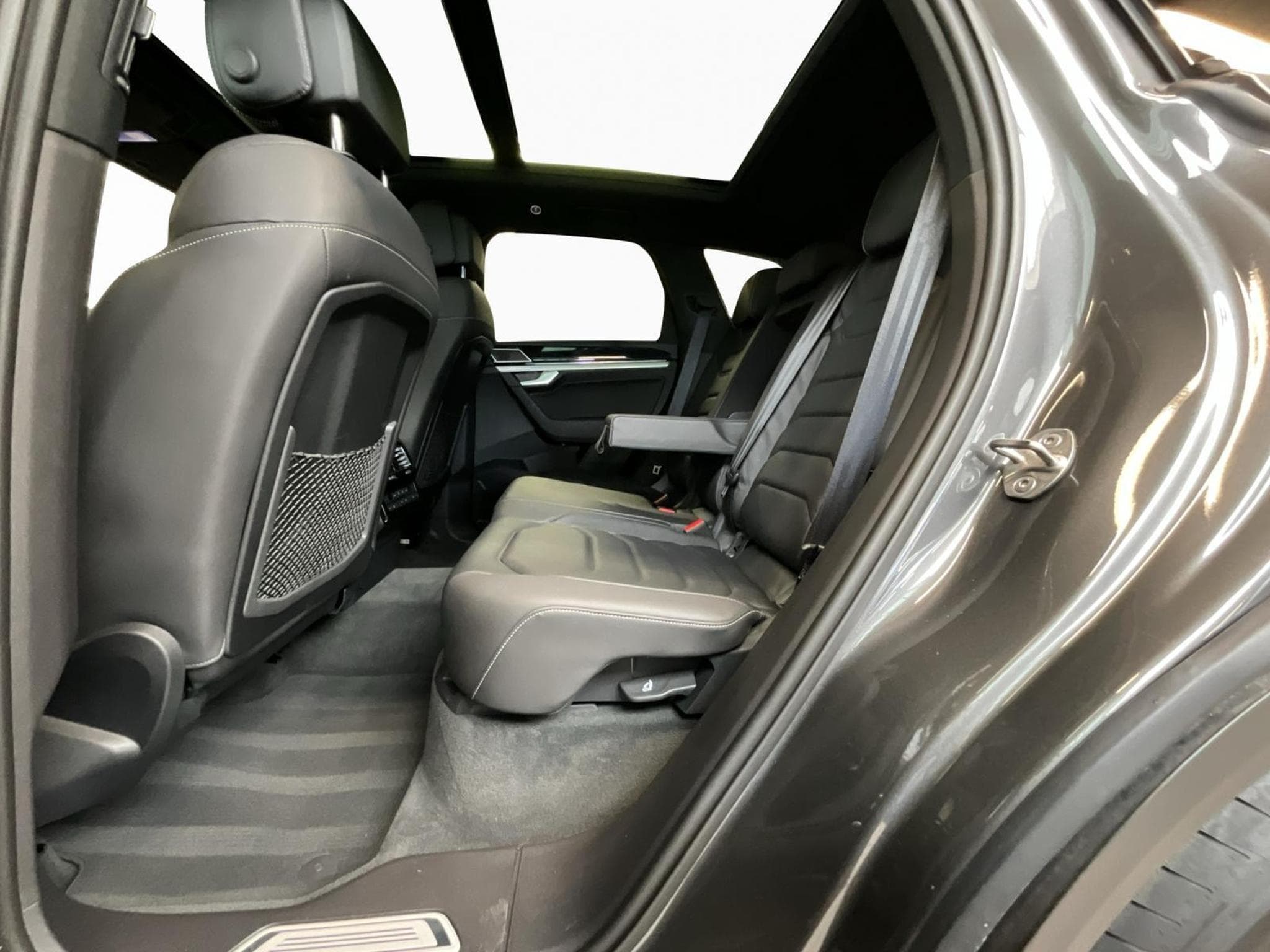 VW Touareg Elegance+V6+4M+Pano+AHK+Luft (2023) - Photo 16