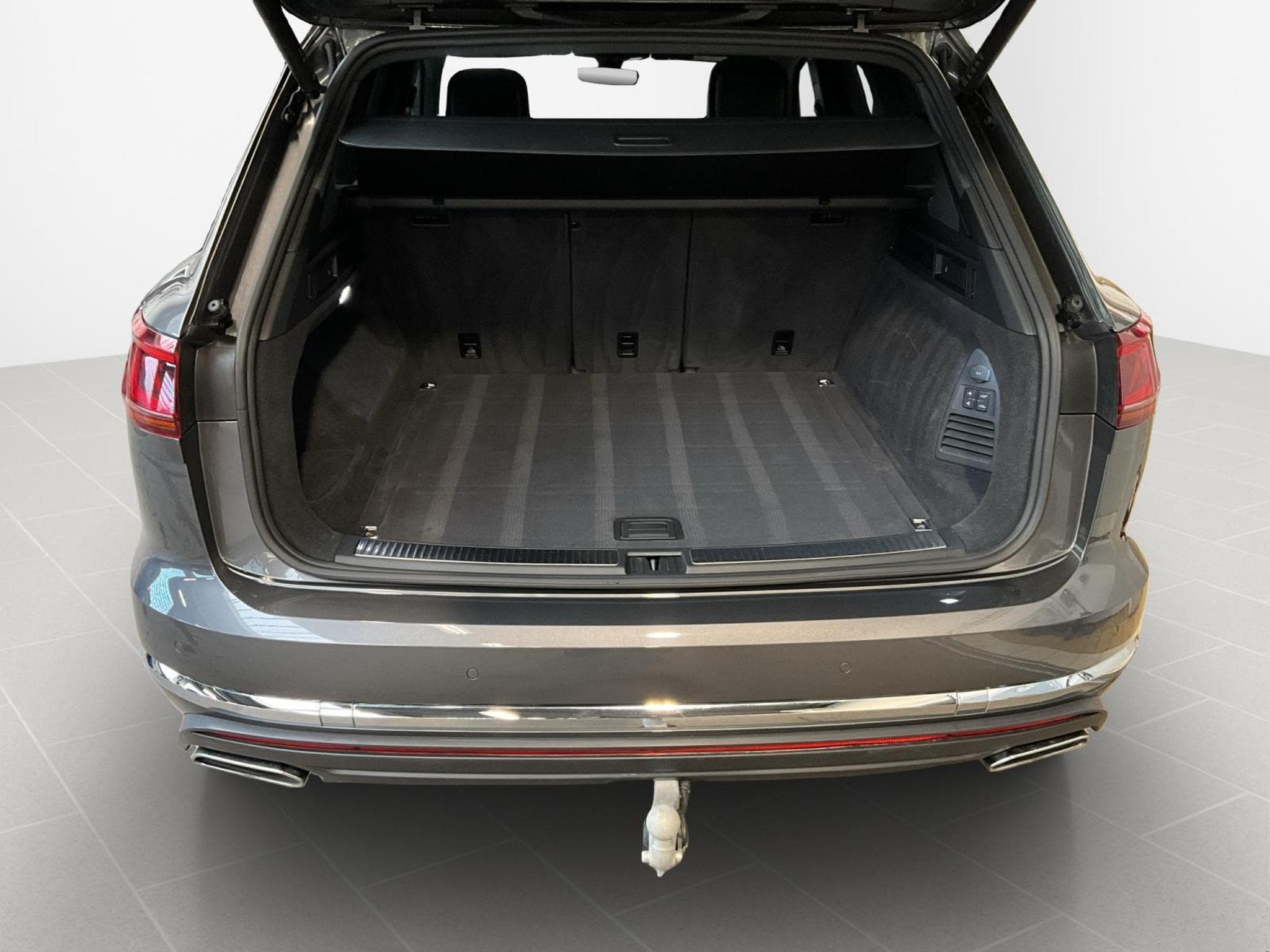 VW Touareg Elegance+V6+4M+Pano+AHK+Luft (2023) - Photo 17