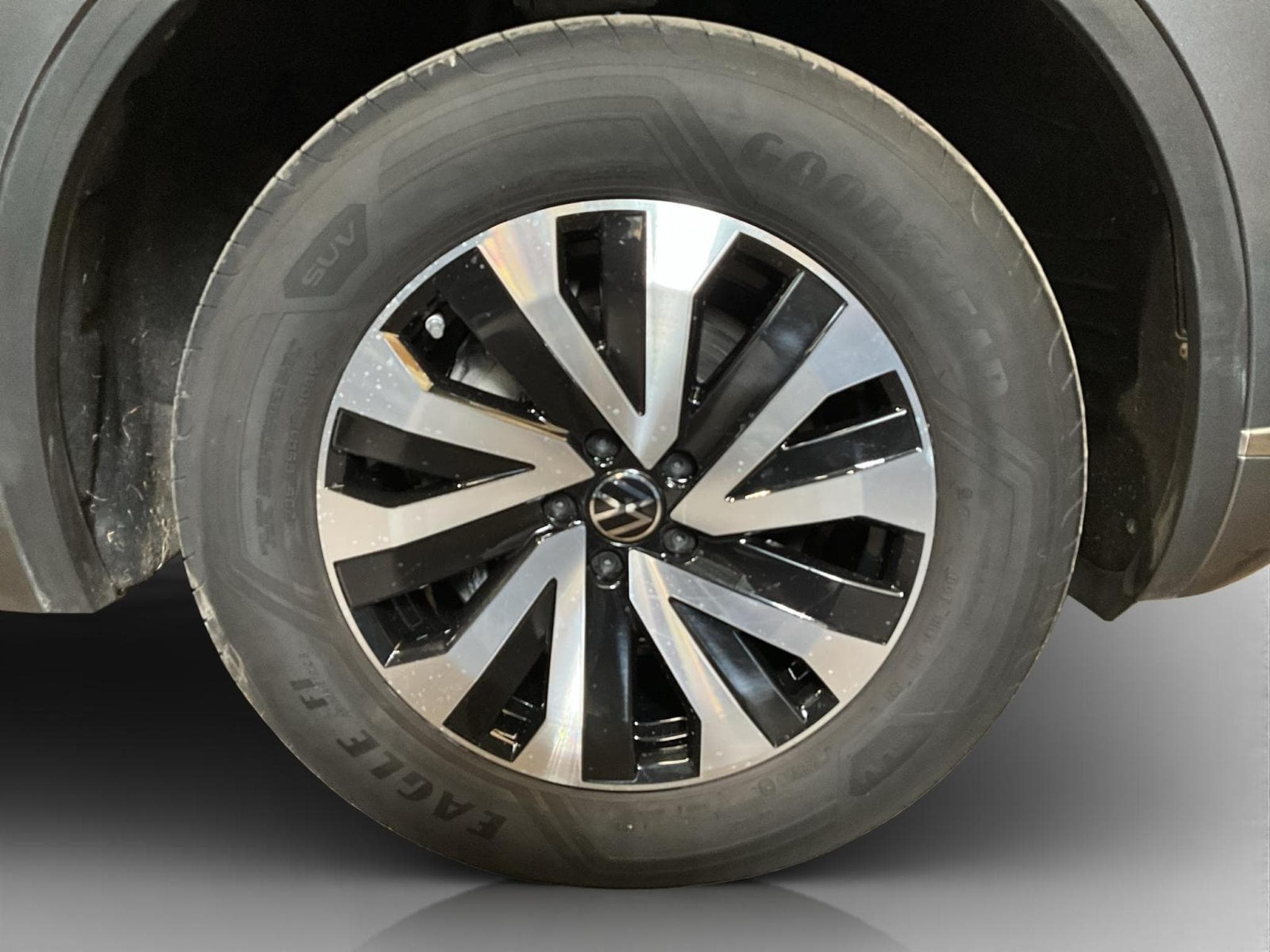 VW Touareg Elegance+V6+4M+Pano+AHK+Luft (2023) - Photo 8