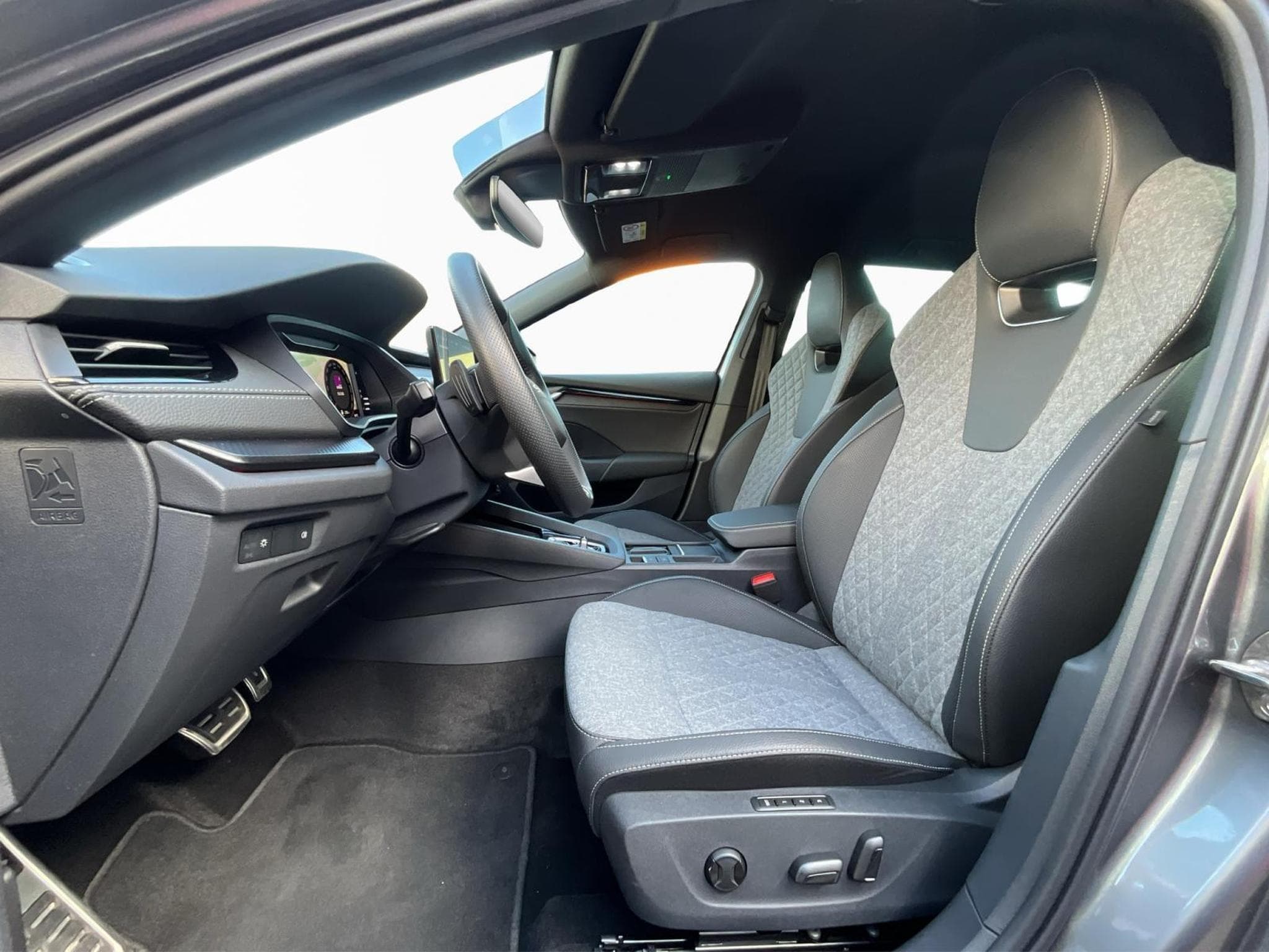 Skoda Octavia Sportline+DSG+StandH.+P.Comfort (2025) - Photo 9