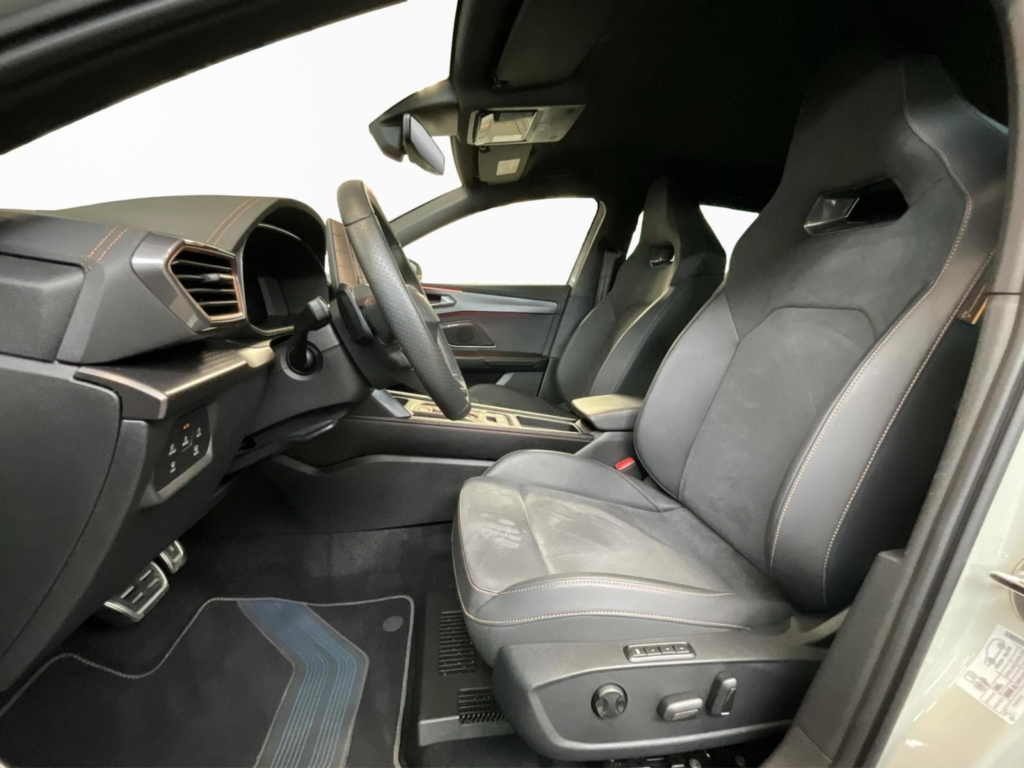 Cupra Leon VZ+DSG+Dinamica+Pure-Perf.+Int.Drive (2025) - Photo 9