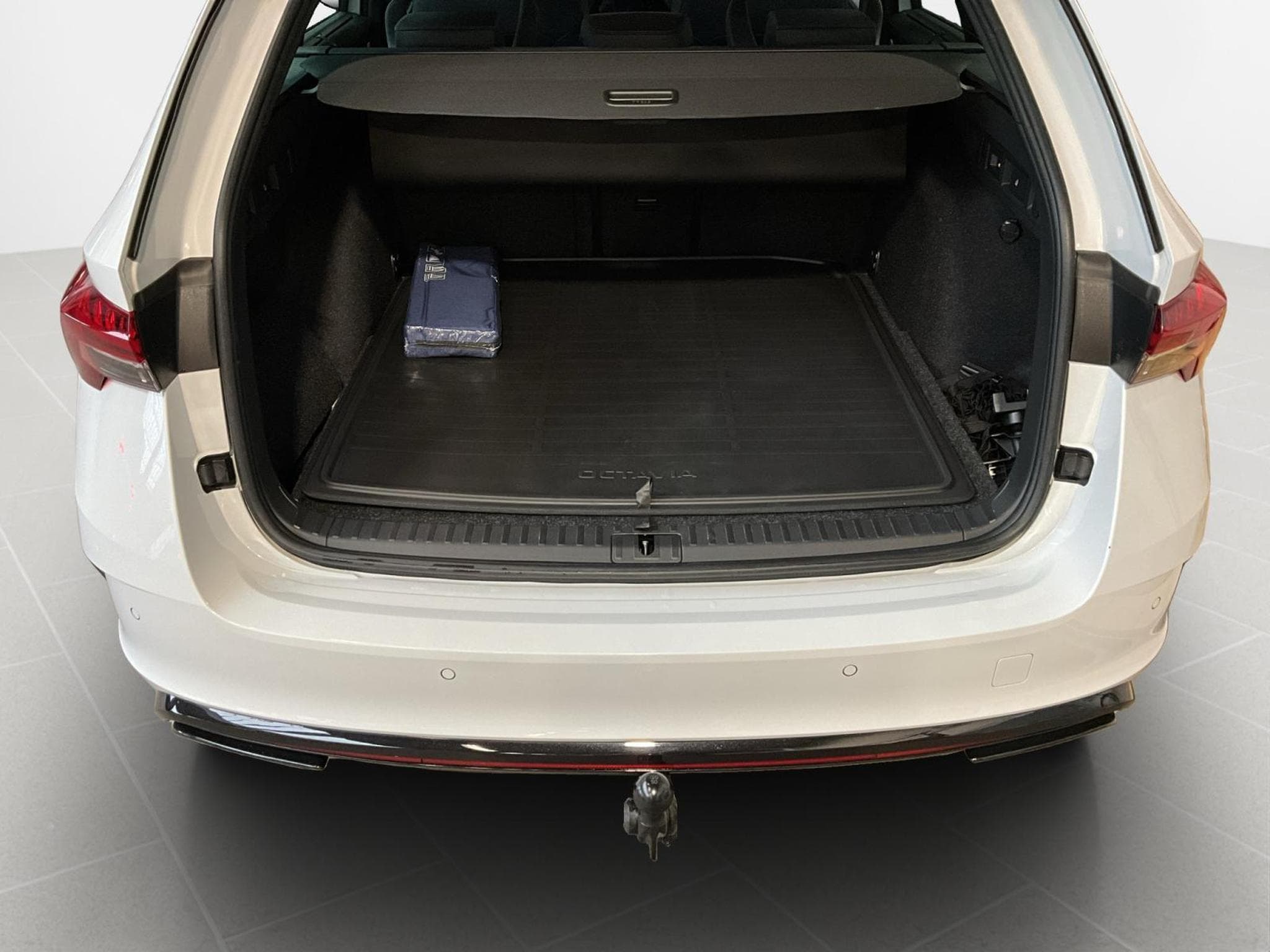 Skoda Octavia RS+DSG+Pano+SUEDIA+AHK (2025) - Photo 17