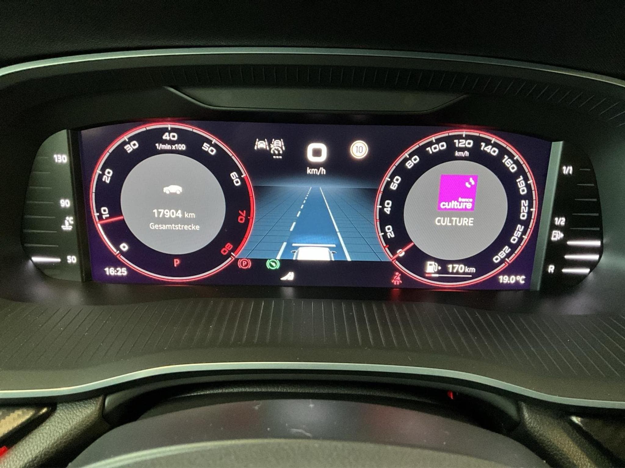 Skoda Octavia RS+DSG+Pano+AHK+Stand-H (2025) - Photo 11